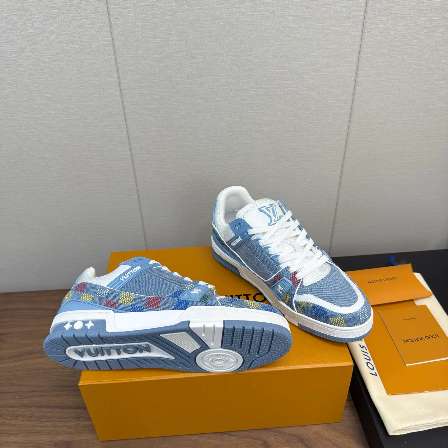 Кроссовки Женские Louis Vuitton 4318171