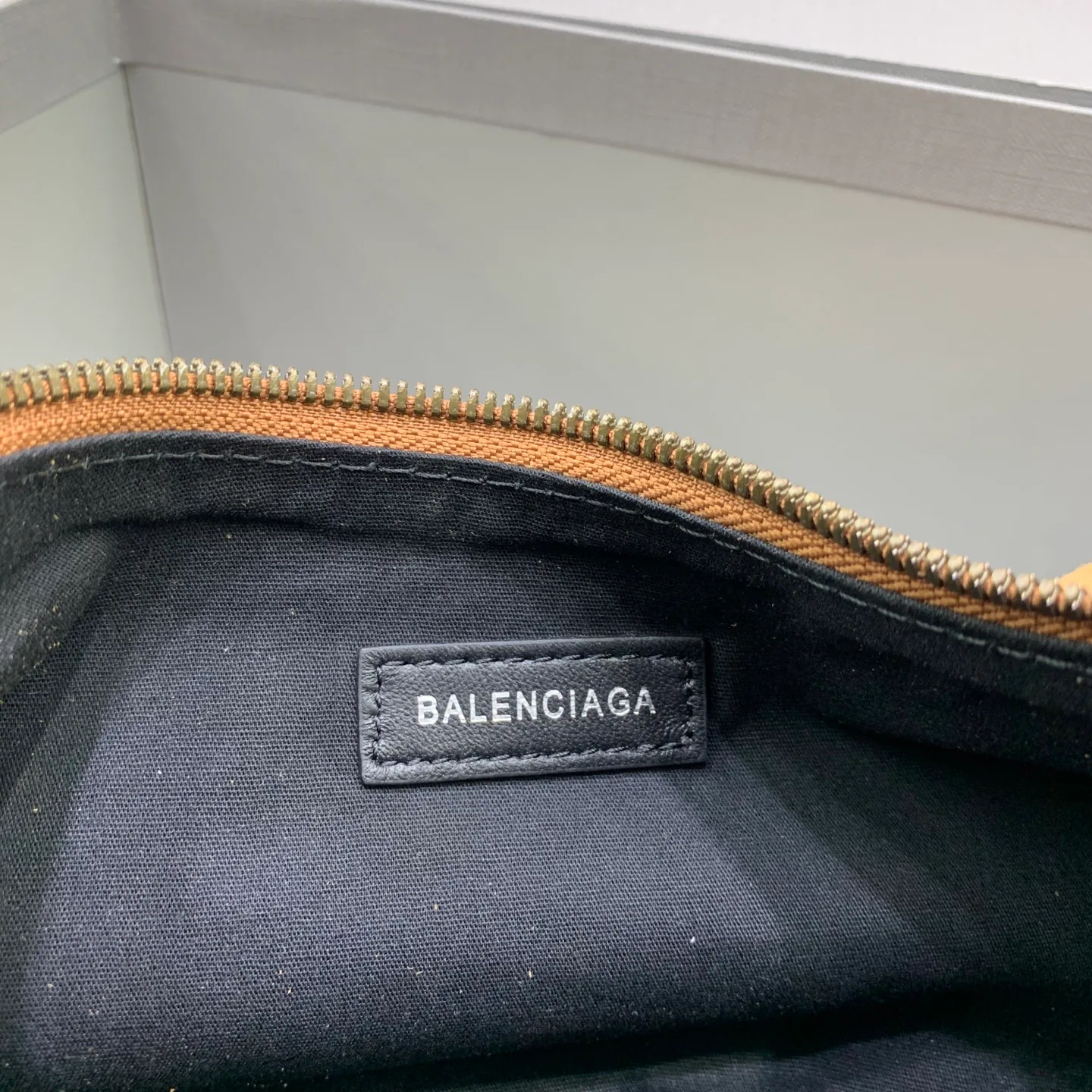 Сумки На Ремне Женские Balenciaga 12600653
