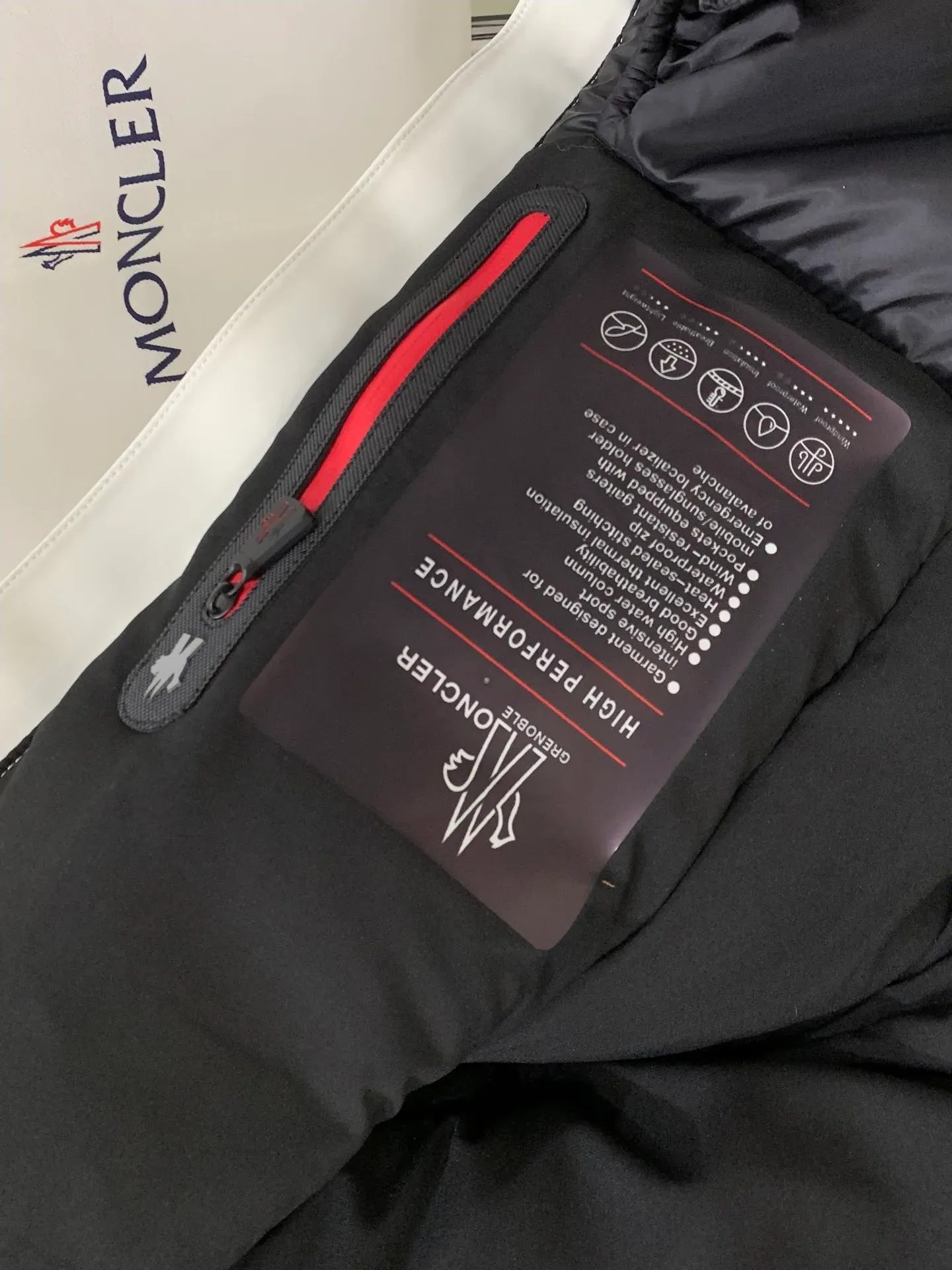 Куртки И Пуховики Женские Moncler 870383