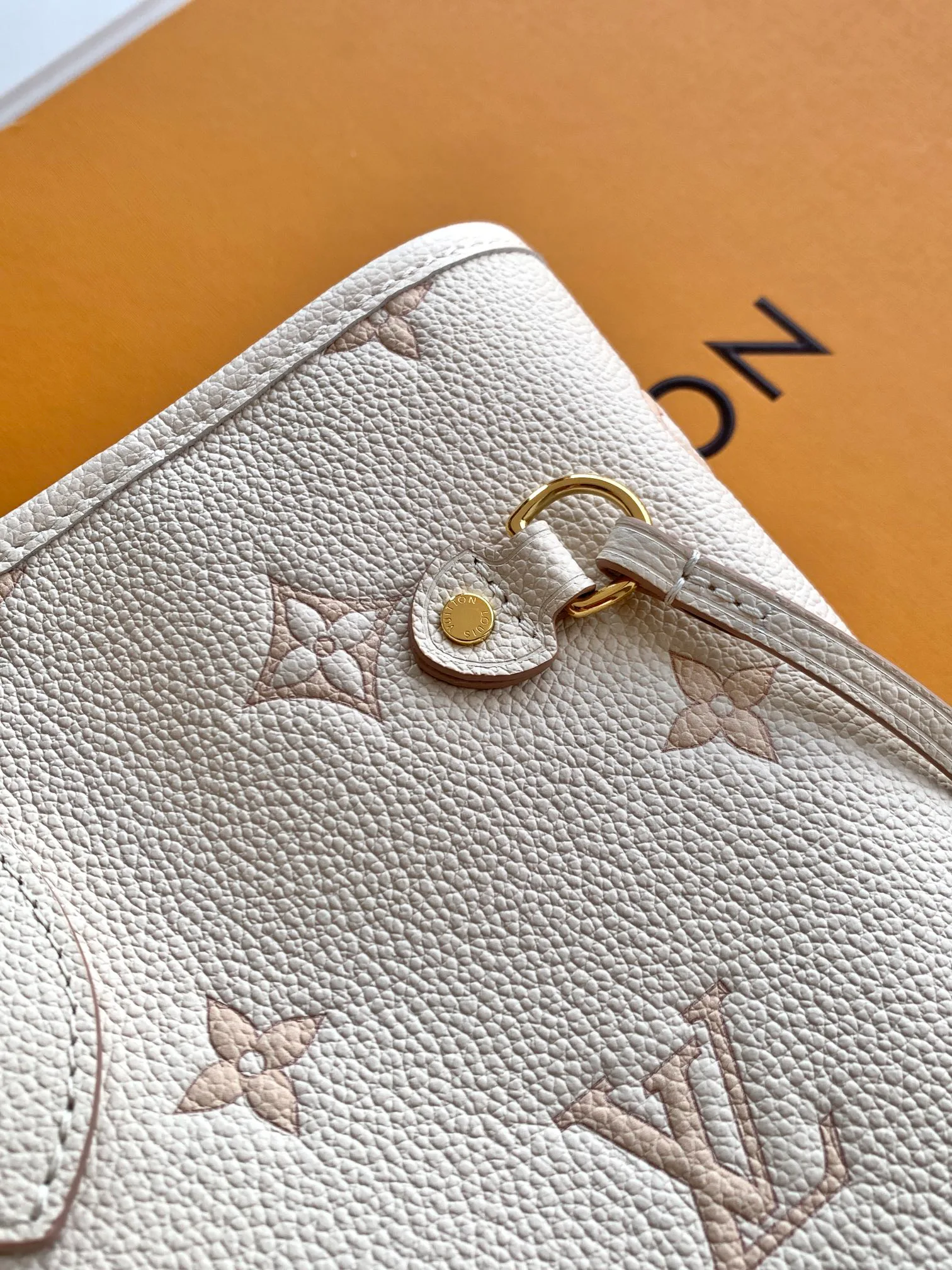 Классические Сумки Женские Louis Vuitton 18156577