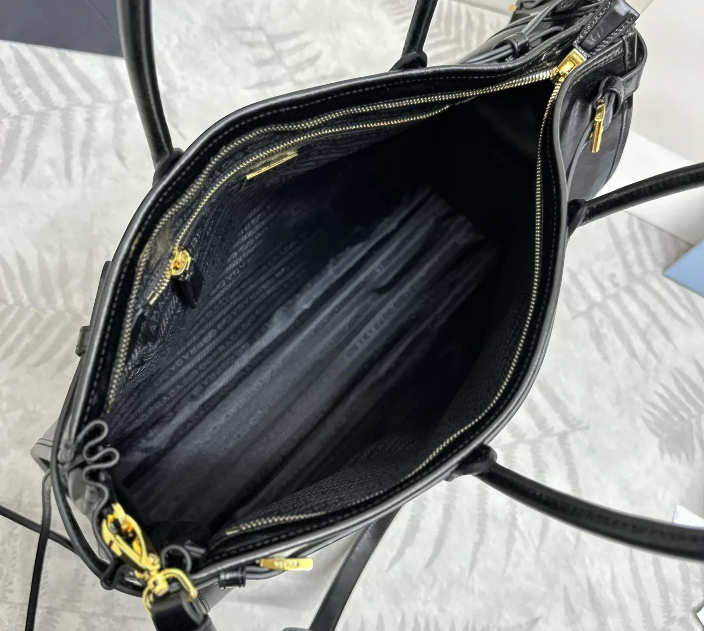 Классические Сумки Женские Prada 11462564