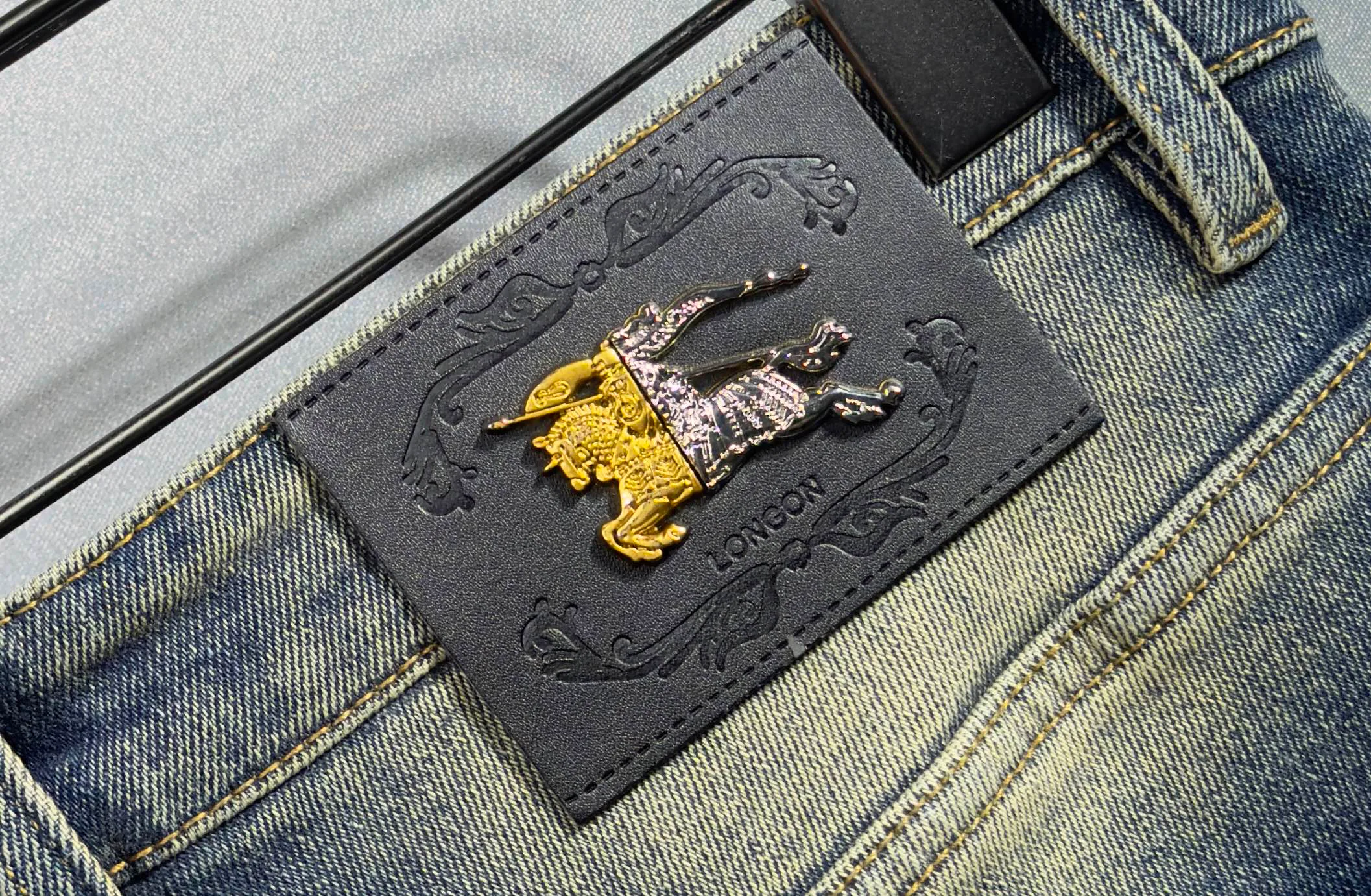 Джинсы Мужские Burberry 18098354