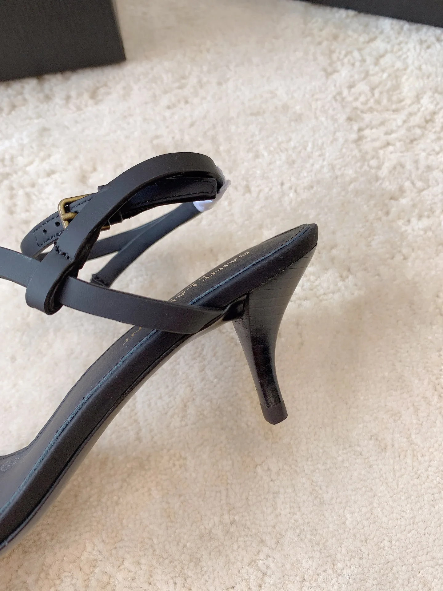 Босоножки Женские Saint Laurent 4289043