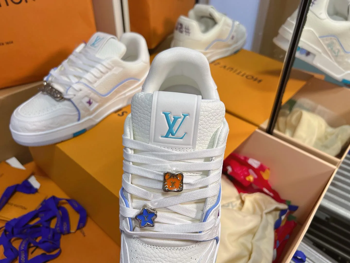 Кроссовки Женские Louis Vuitton 1880941