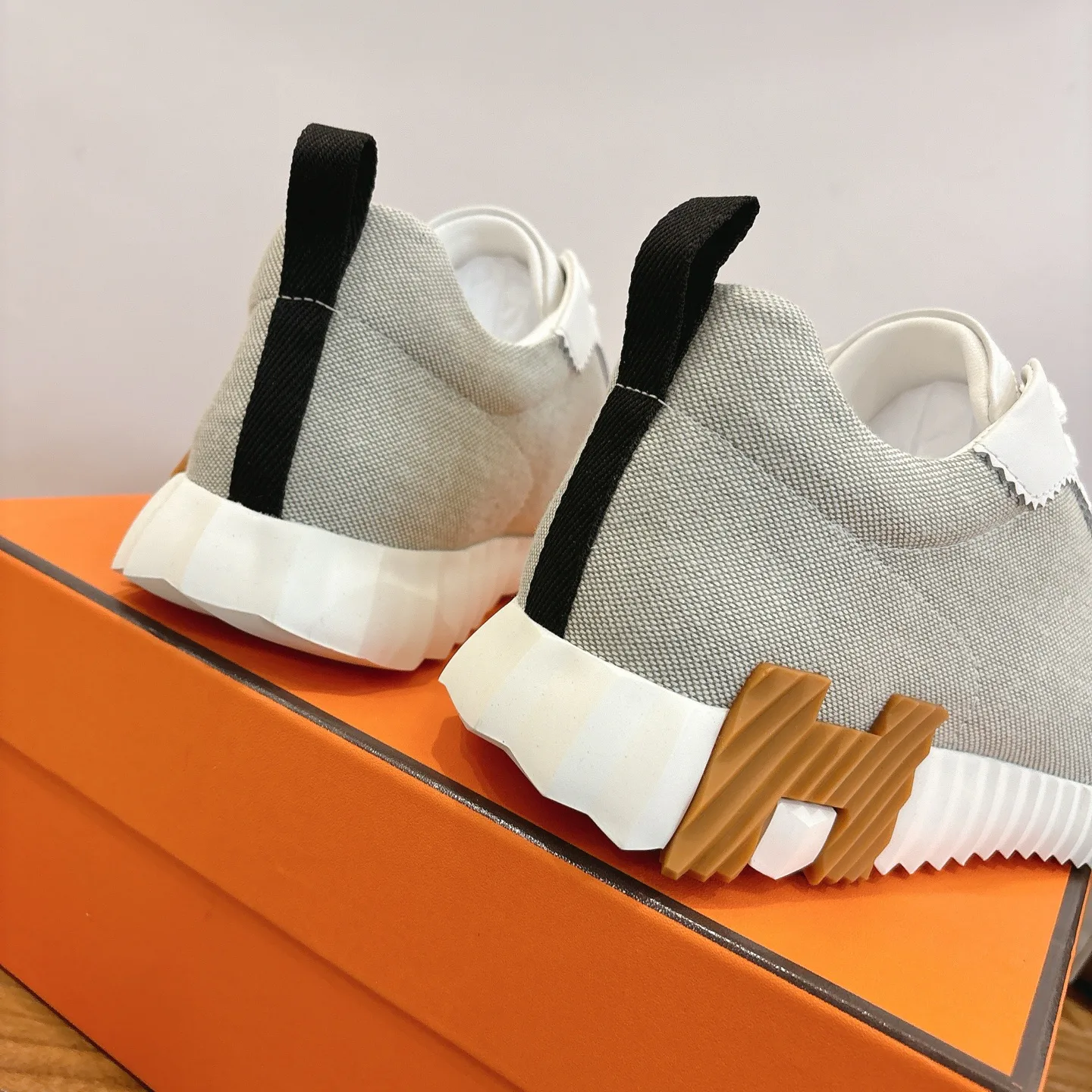Кроссовки Женские Hermes 18729606