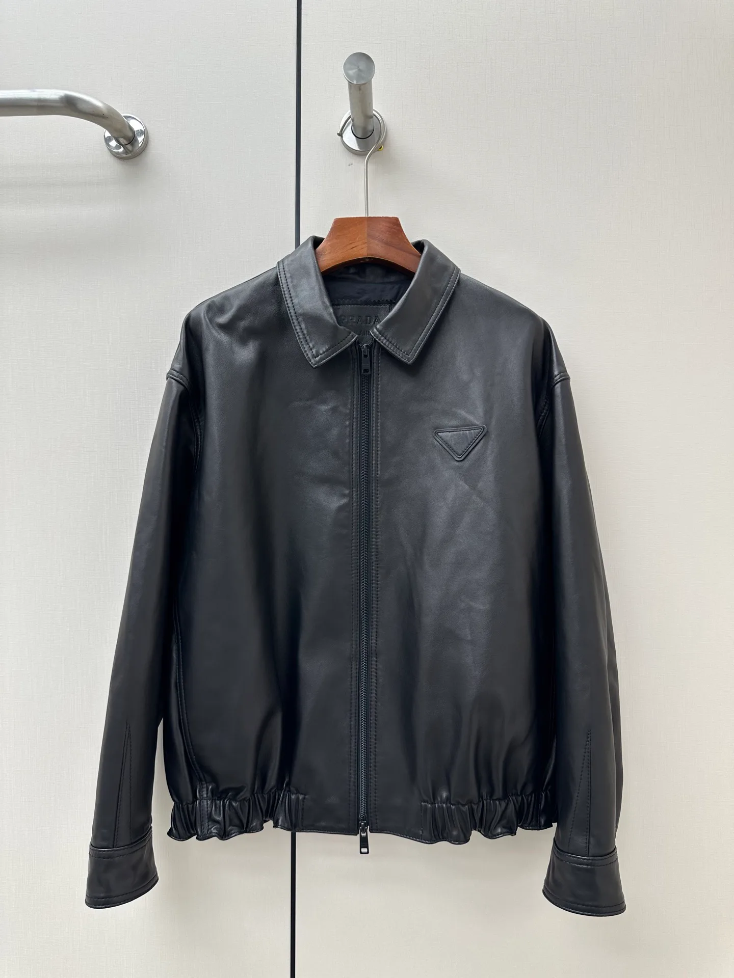 Кожаные Куртки И Дублёнки Женские Prada 19166694
