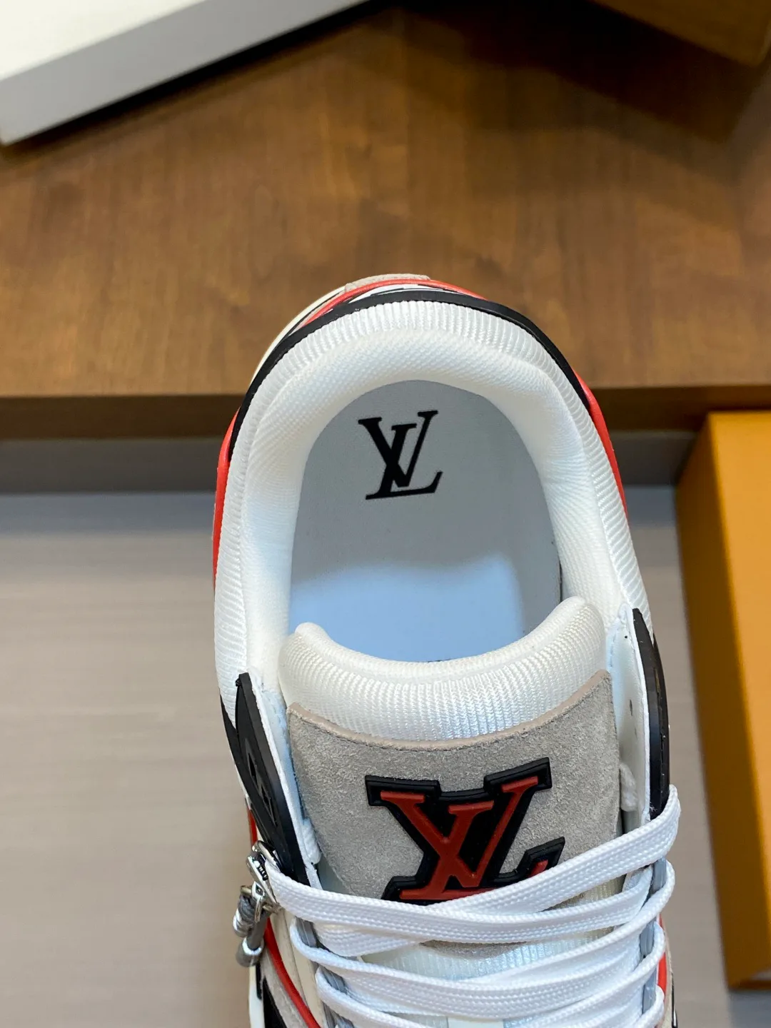 Кроссовки Мужские Louis Vuitton 18100300