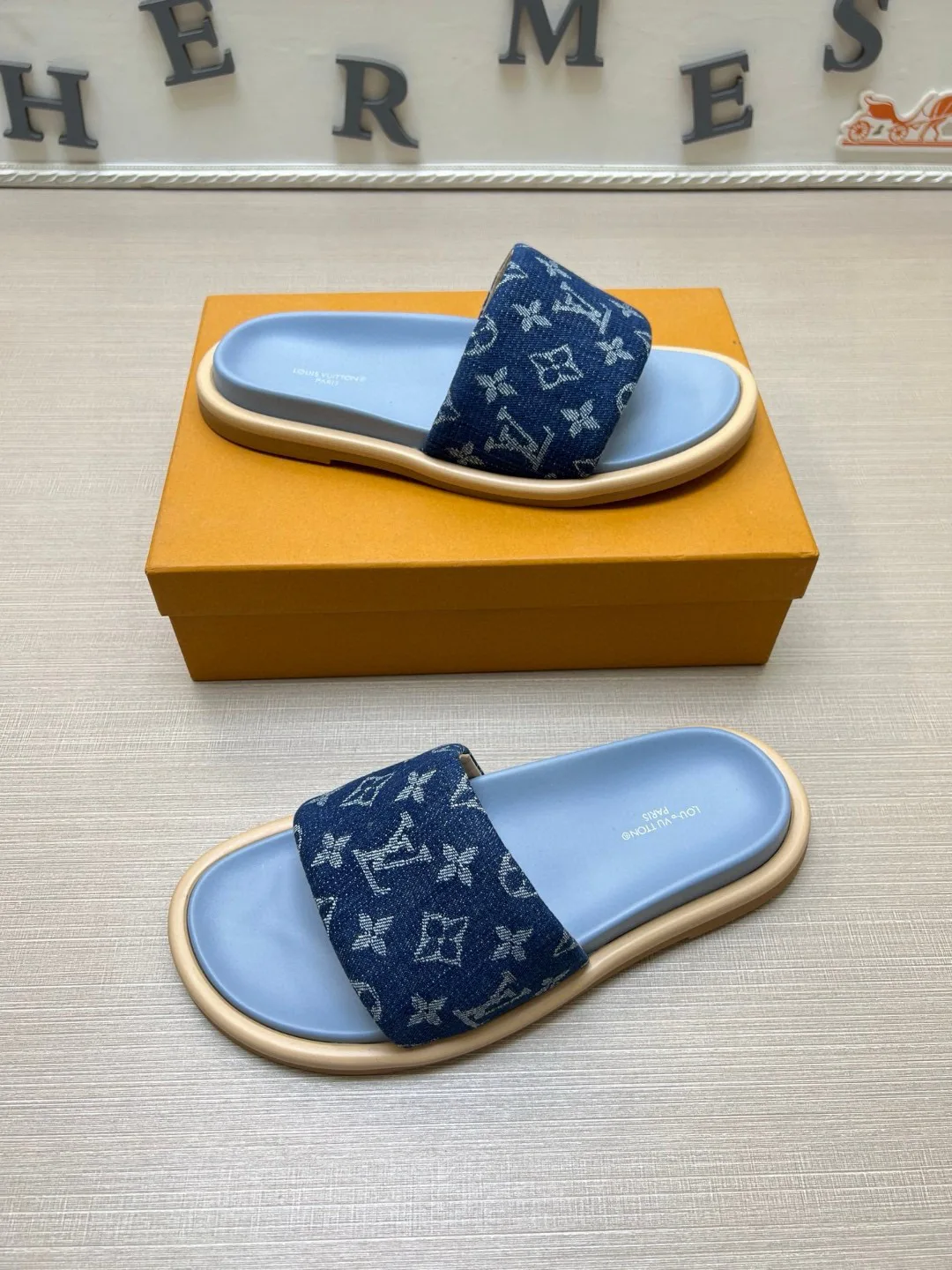 Шлепанцы Женские Louis Vuitton 9801507