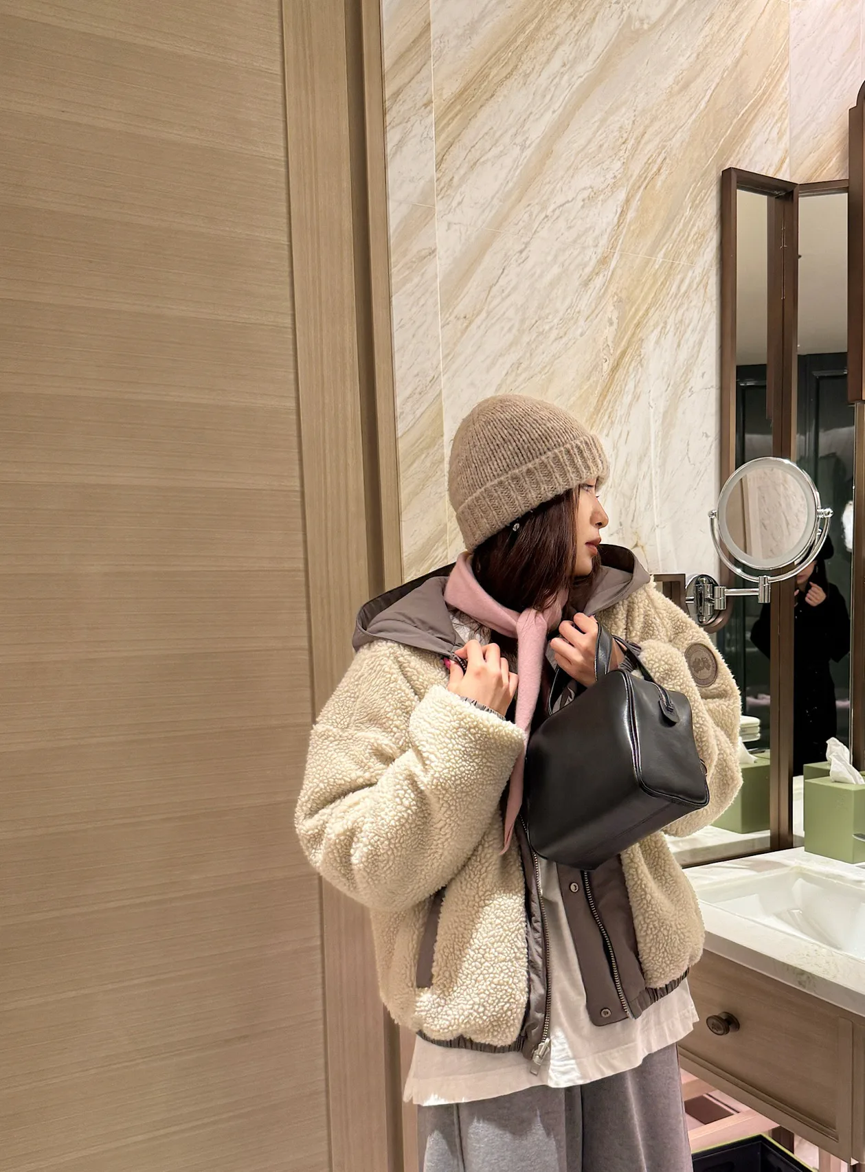 Куртки И Пуховики Женские Canada Goose 5392202