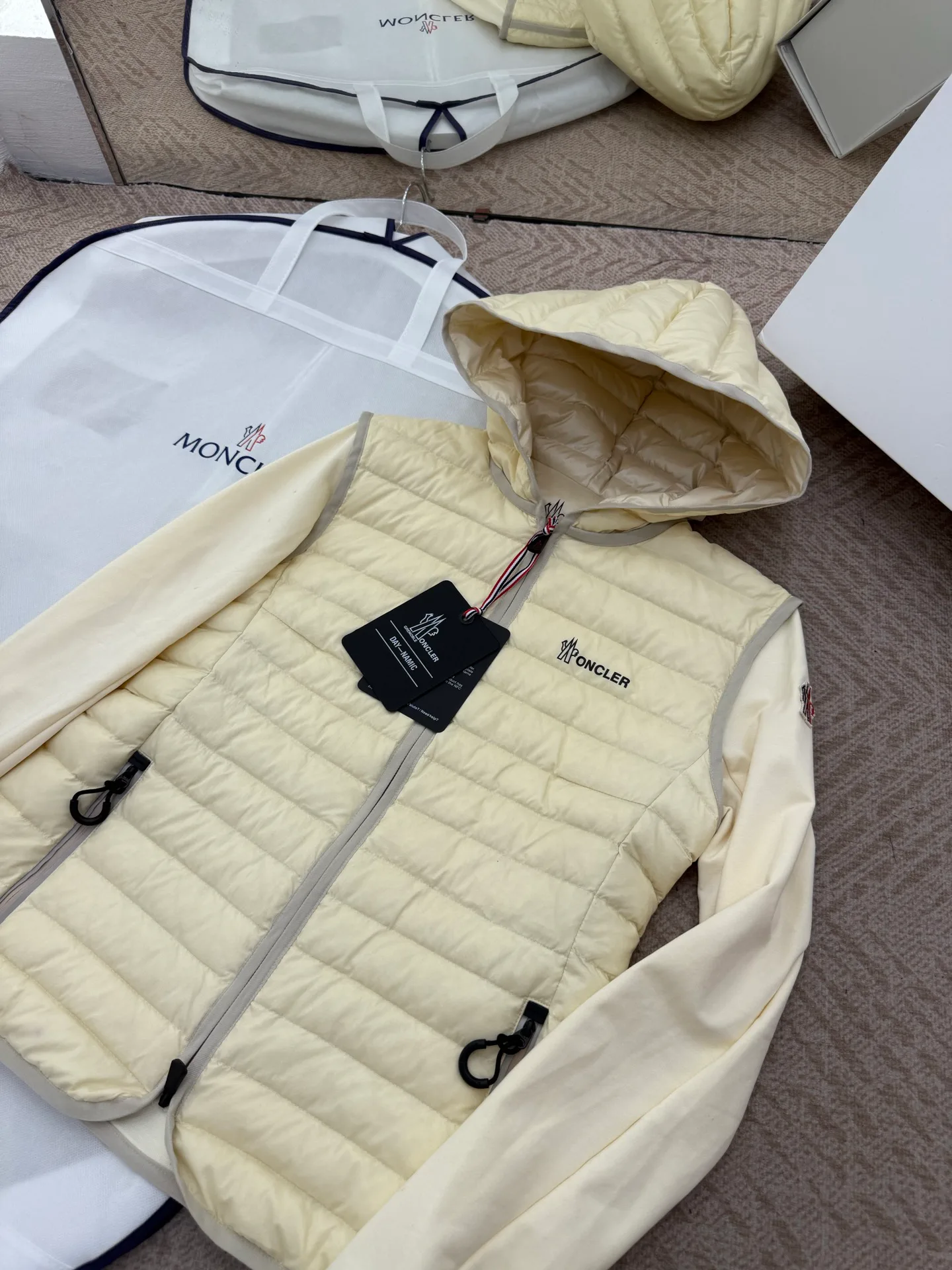 Куртки И Пуховики Женские Moncler 17922014