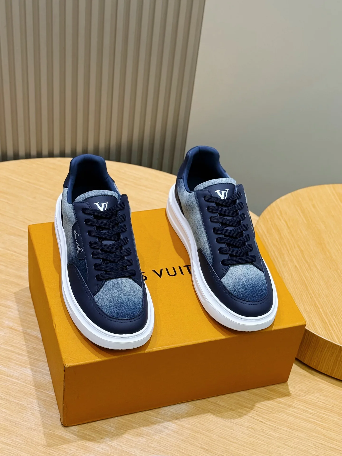 Кроссовки Мужские Louis Vuitton 19384611