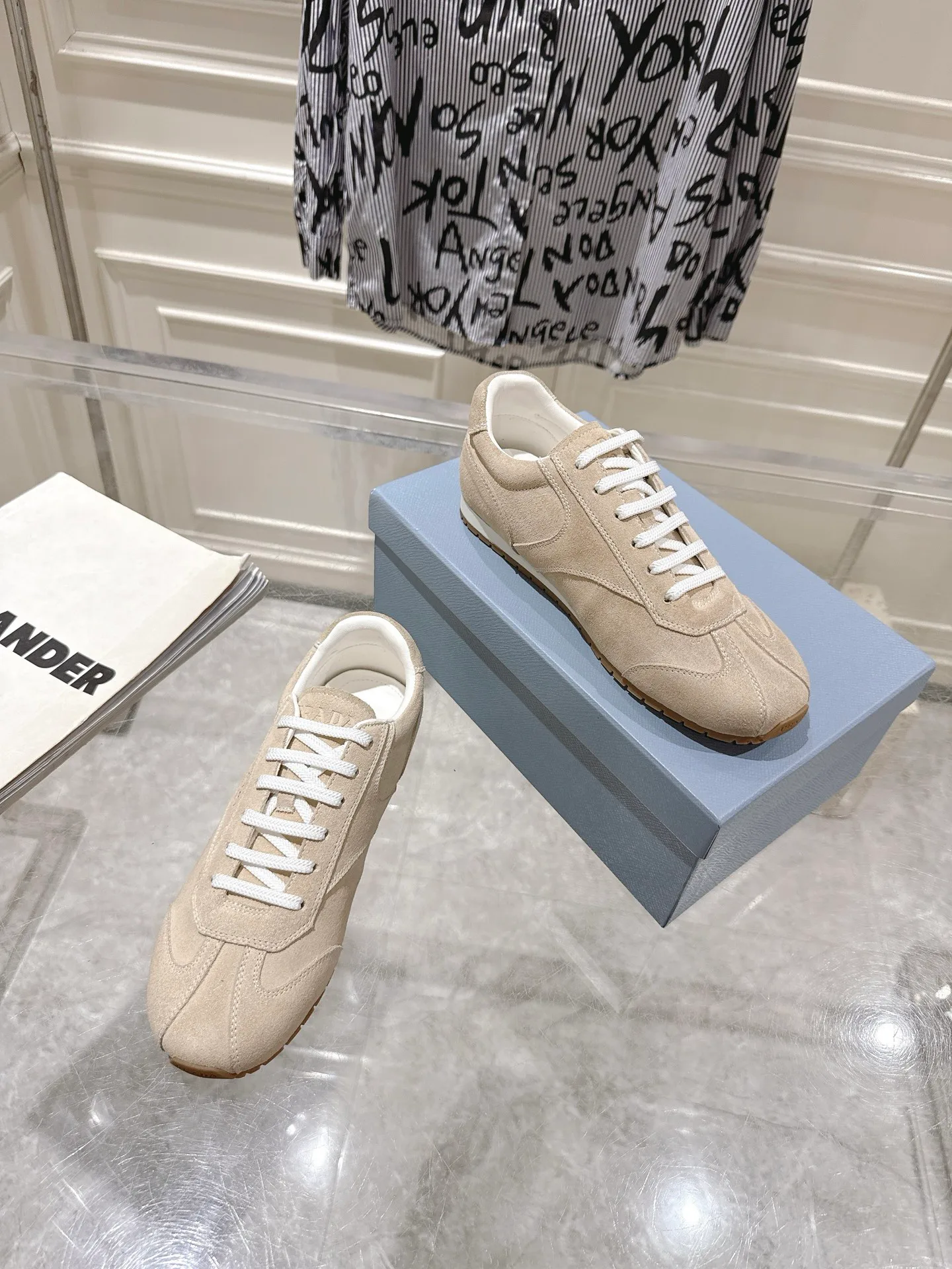Кроссовки Женские Prada 18508344