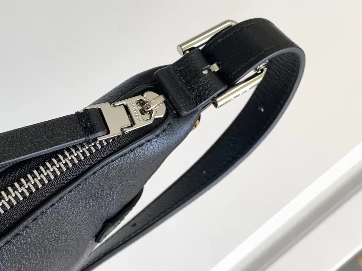 Сумки На Ремне Женские Givenchy 445238