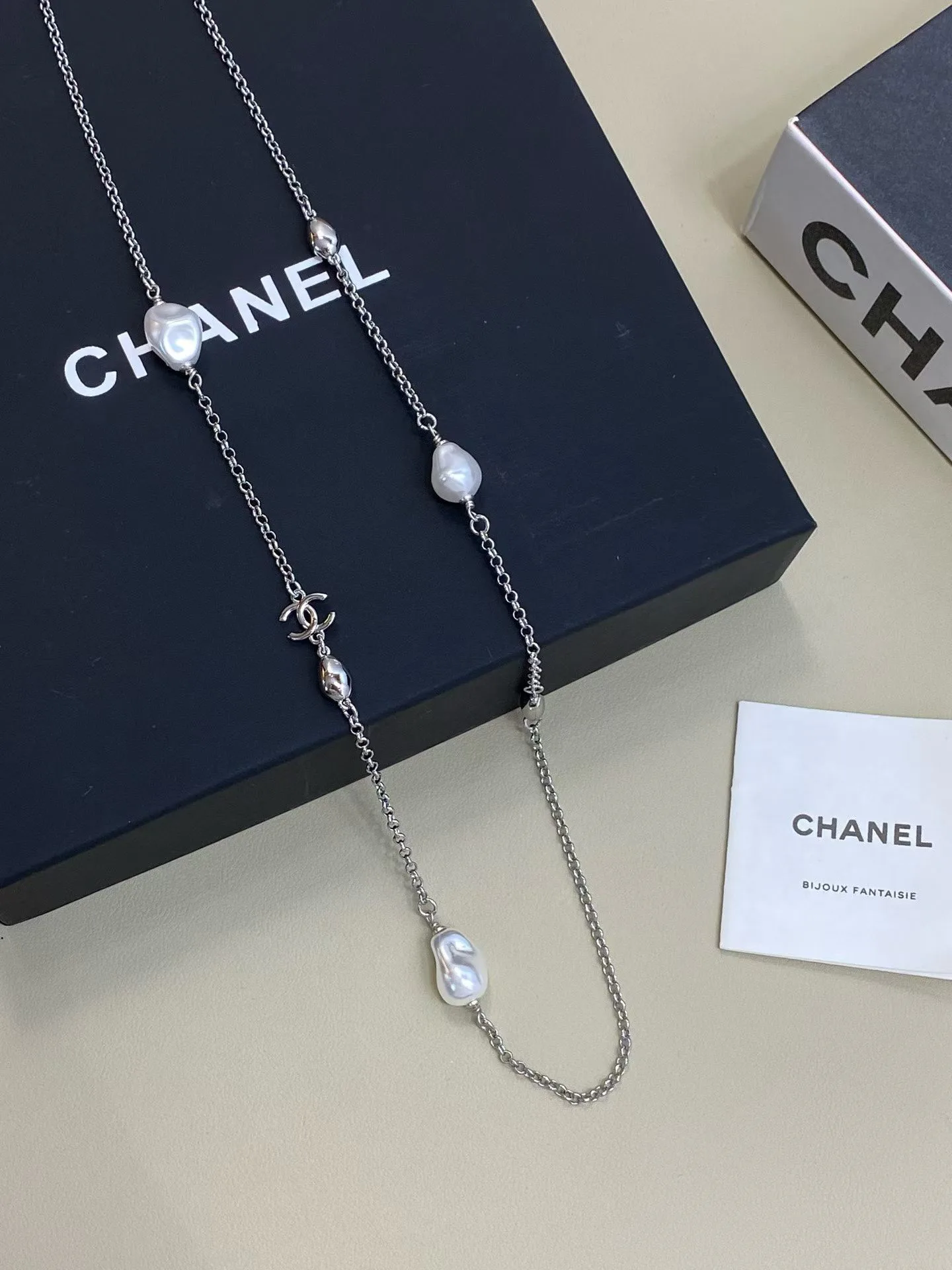 Бижутерия Chanel 18351216