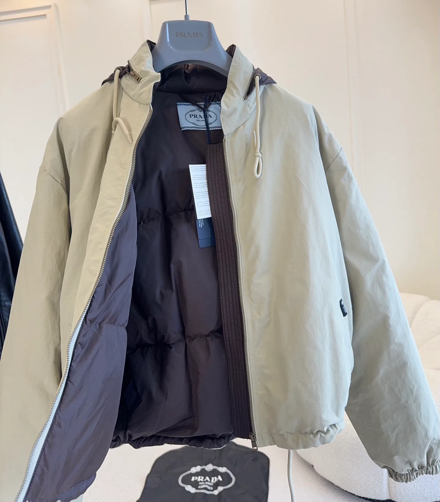 Куртки И Пуховики Женские Prada 18689569