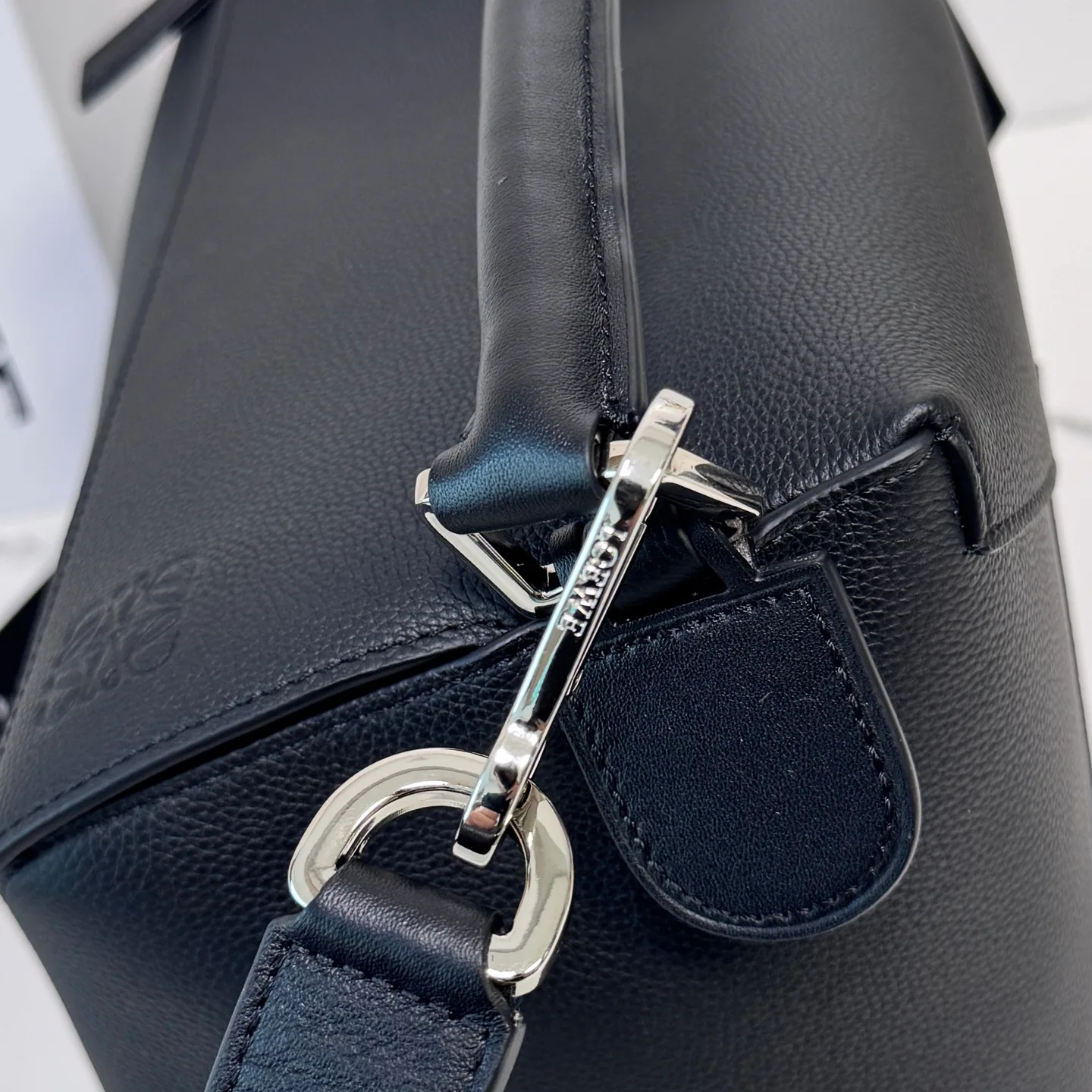 Классические Сумки Женские Loewe 18030346
