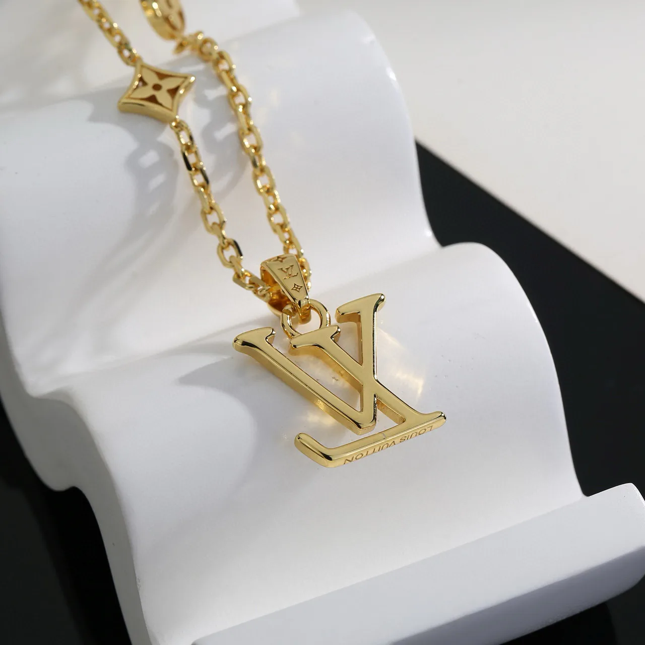 Бижутерия Louis Vuitton 225264