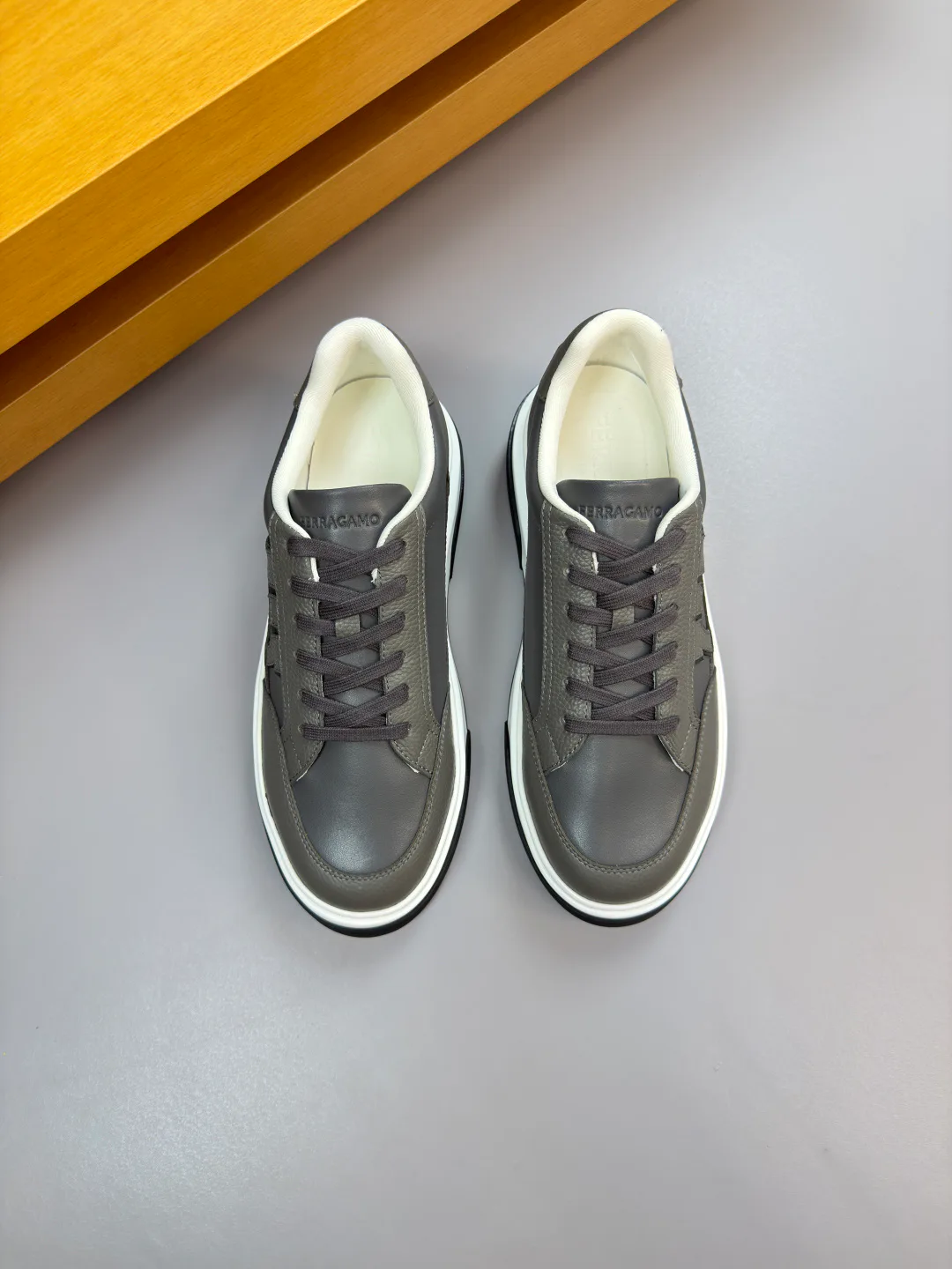 Кроссовки Женские Salvatore Ferragamo 11874845