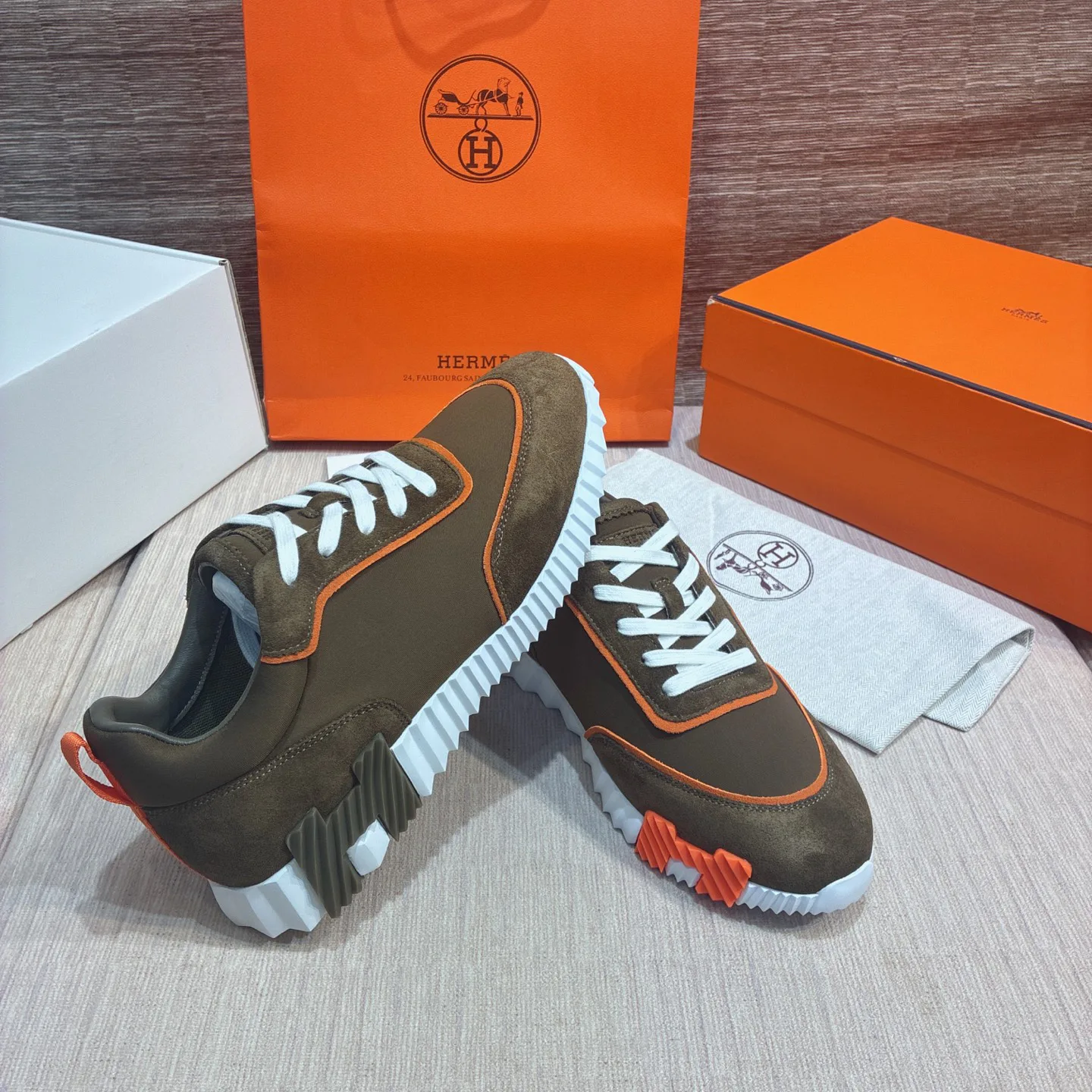 Кроссовки Женские Hermes 17977066