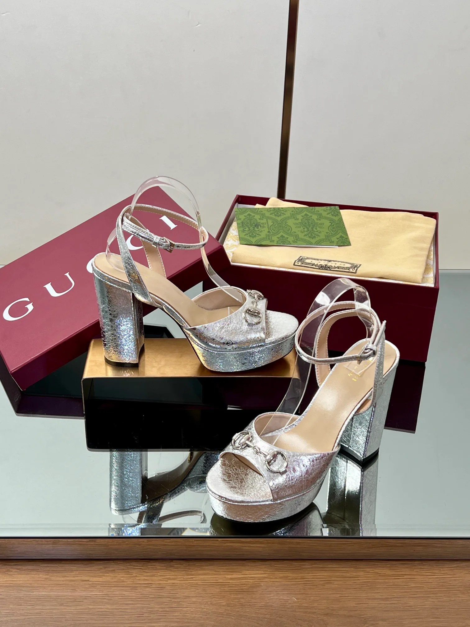 Босоножки Женские Gucci 11616308