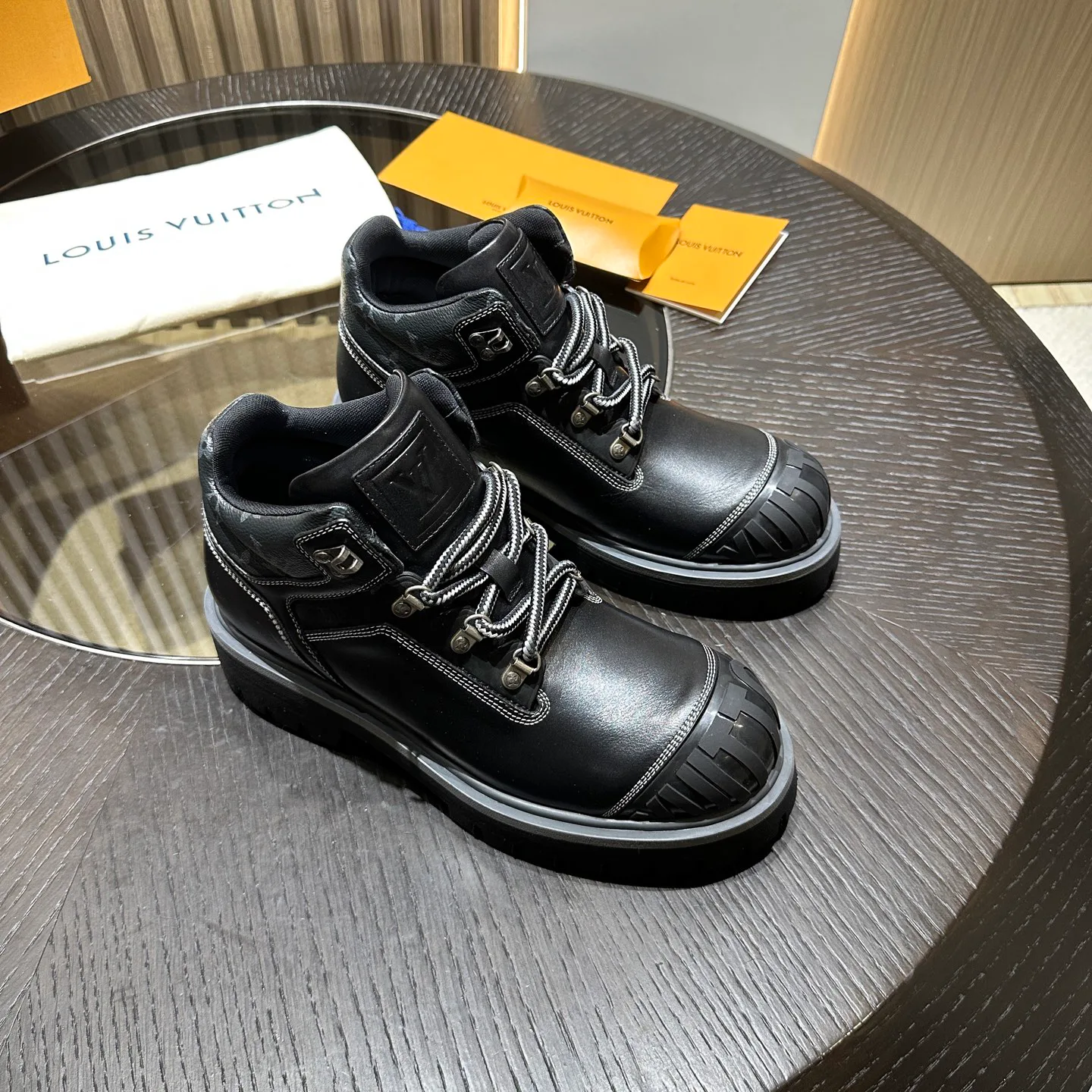 Ботинки Мужские Louis Vuitton 19033182