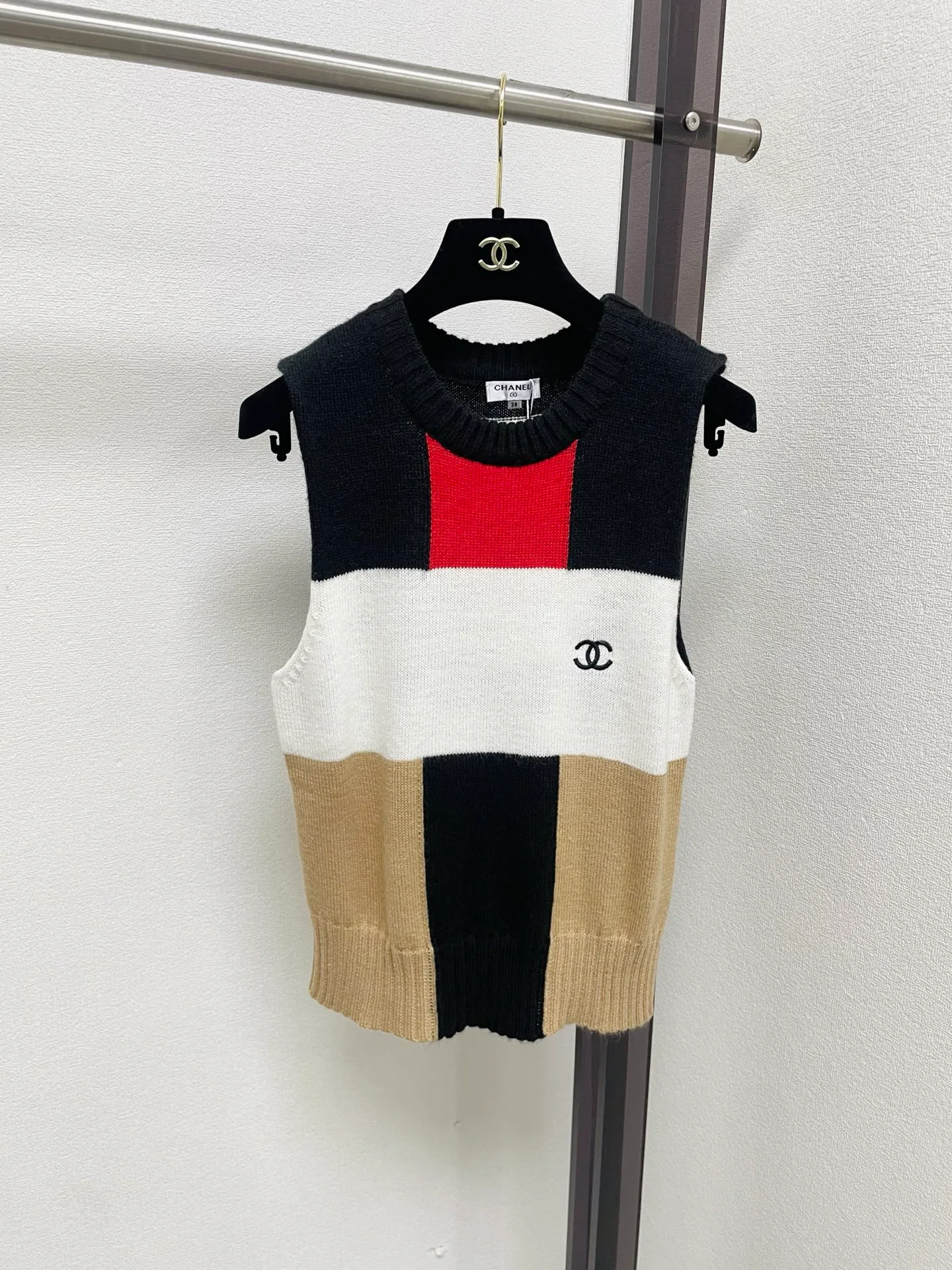 Жилеты Женские Chanel 18138622