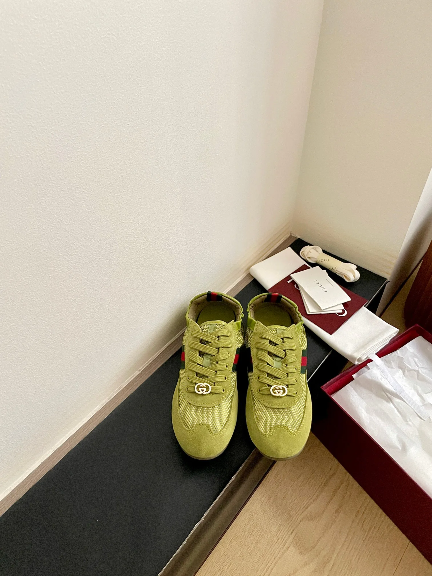 Кроссовки Женские Gucci 941861