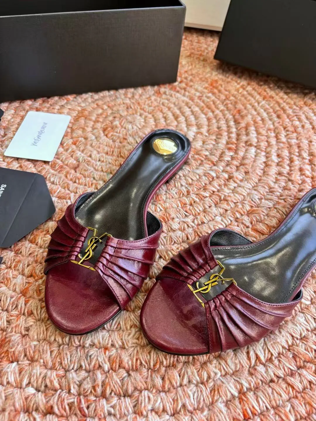 Шлепанцы Женские Saint Laurent 11755425