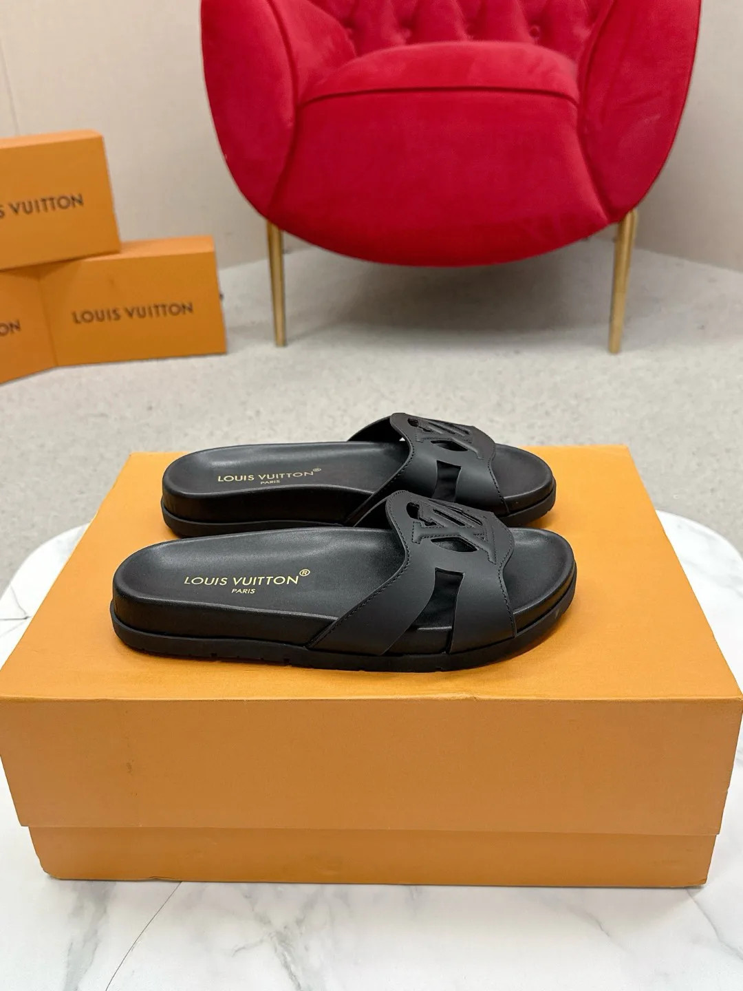 Шлепанцы Женские Louis Vuitton 18235706