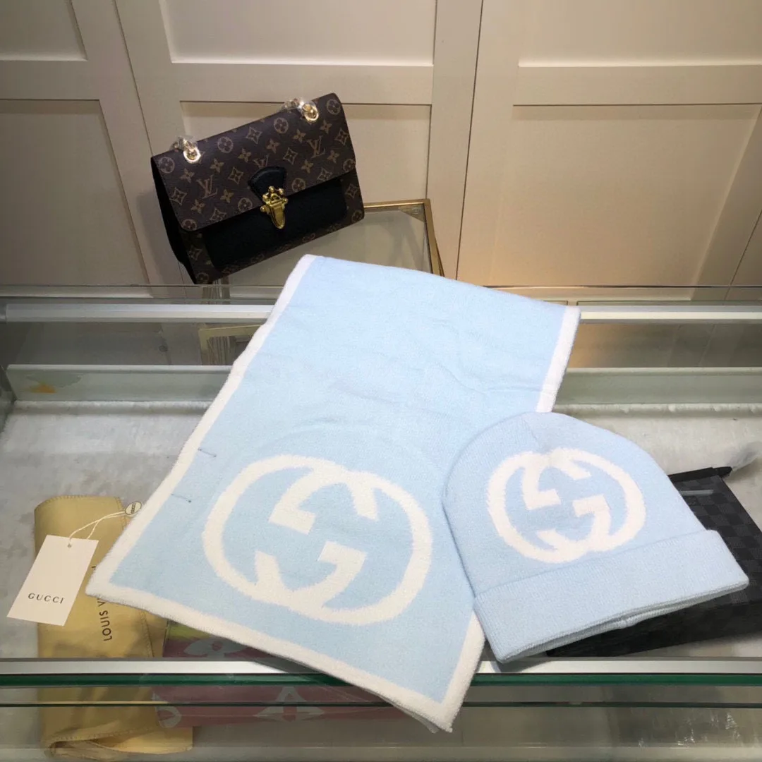 Шарфы Gucci 823954