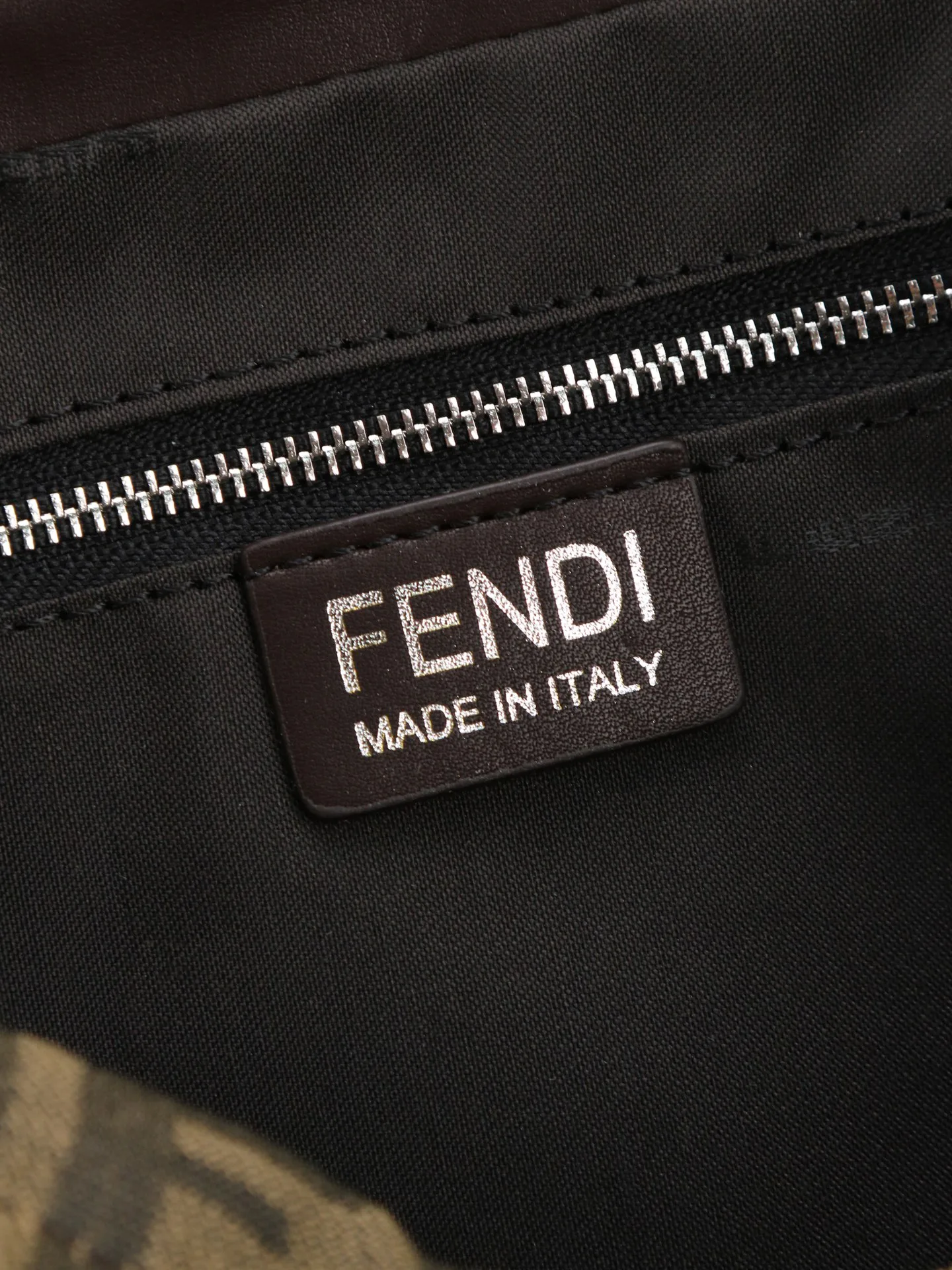 Сумки На Ремне Женские Fendi 18005127