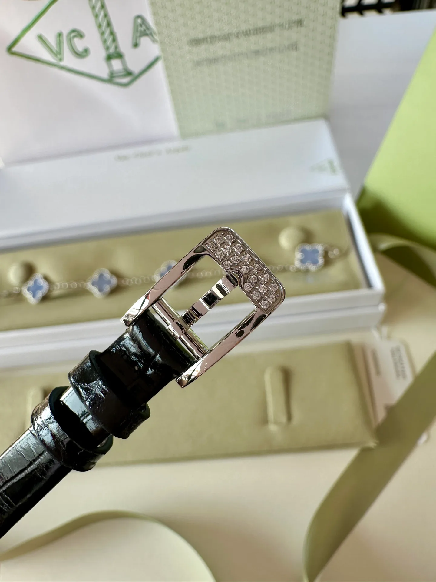 Часы Женские Van Cleef & Arpels 13071432