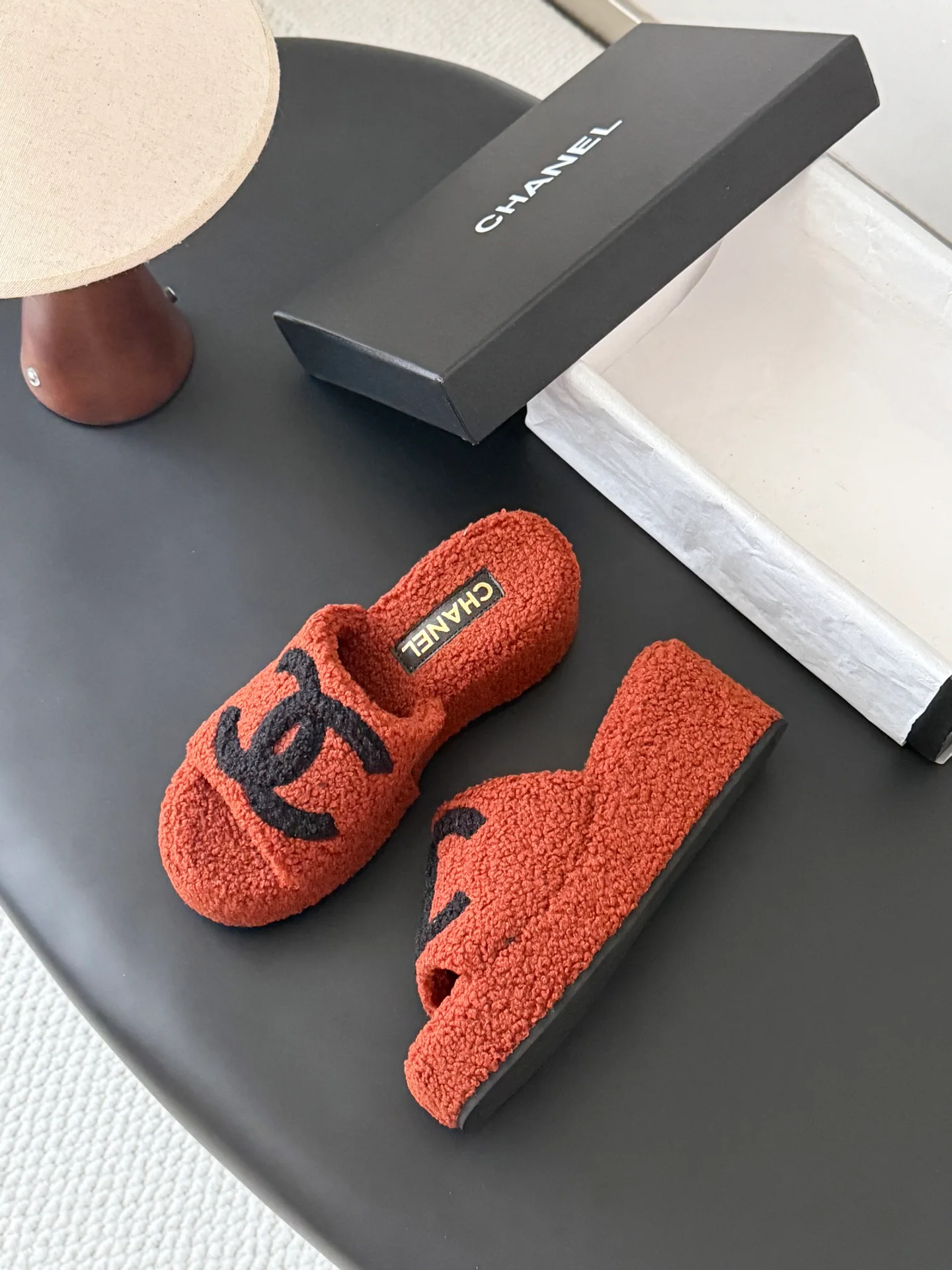 Тапочки Женские Chanel 18700079