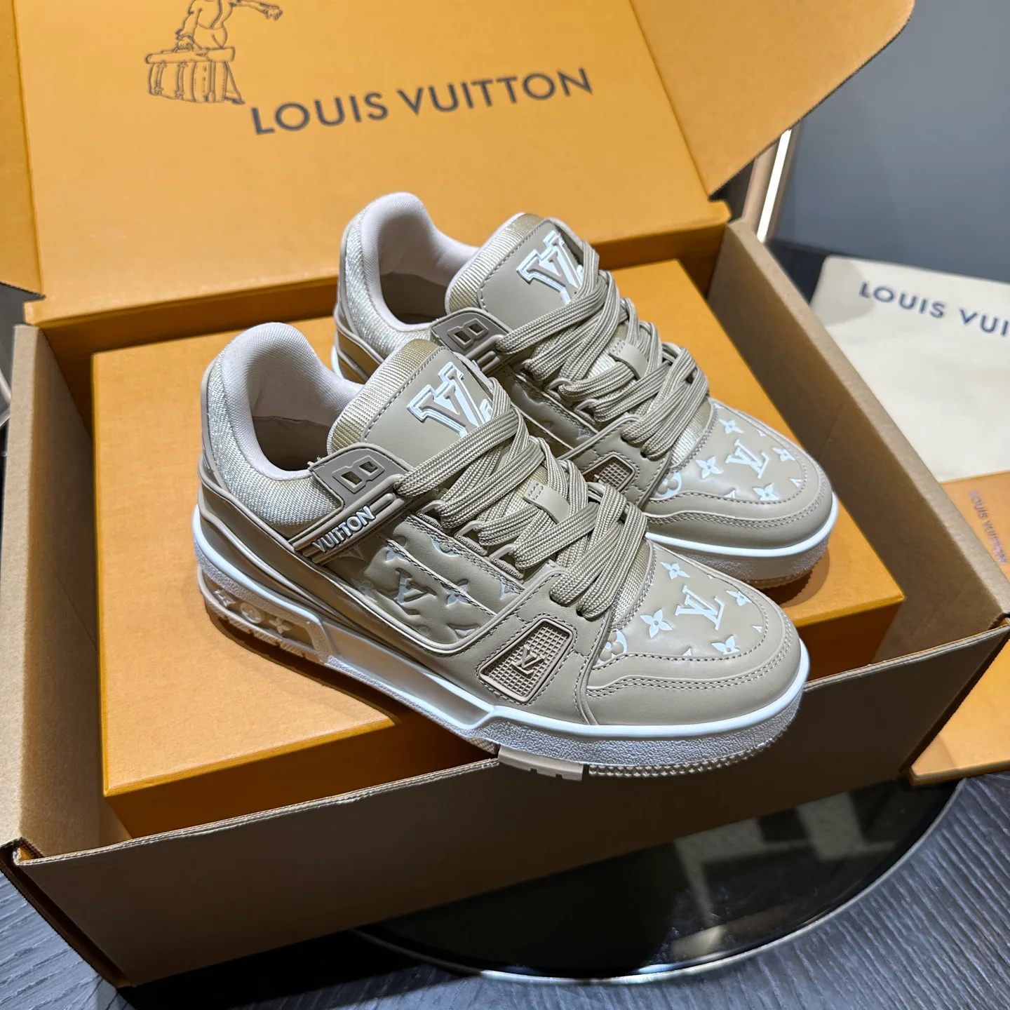 Кроссовки Женские Louis Vuitton 19472591