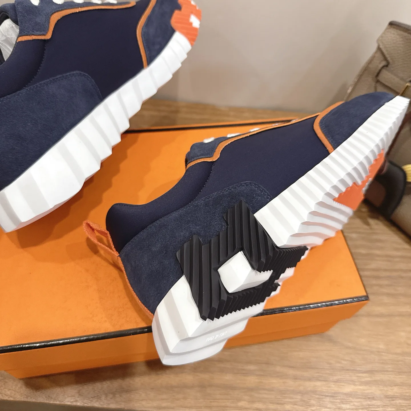 Кроссовки Женские Hermes 18729695