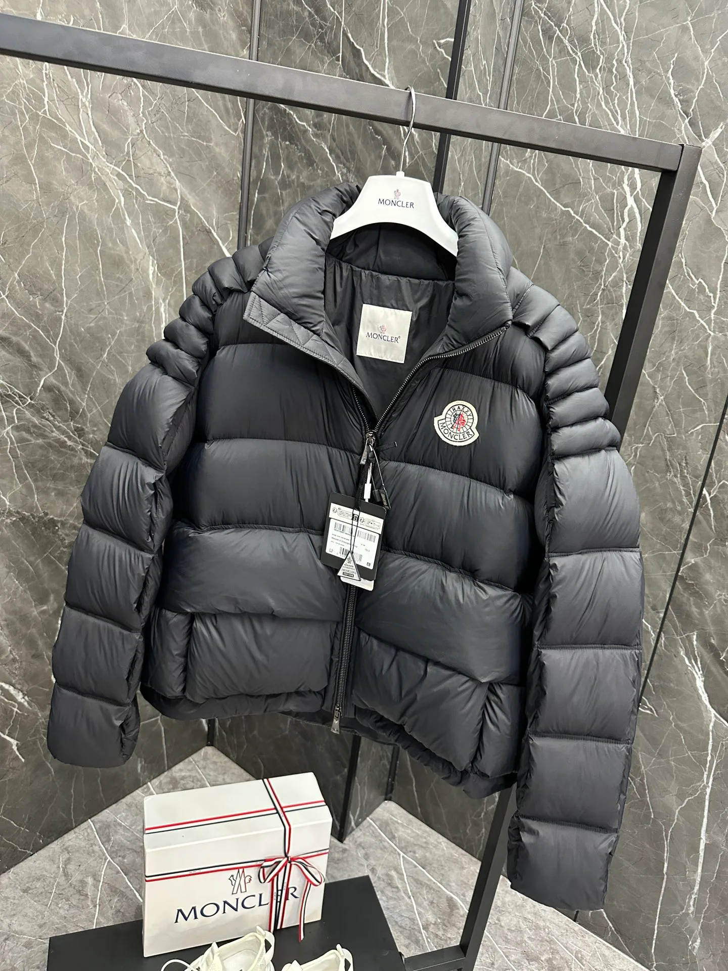 Куртки И Пуховики Женские Moncler 18130169