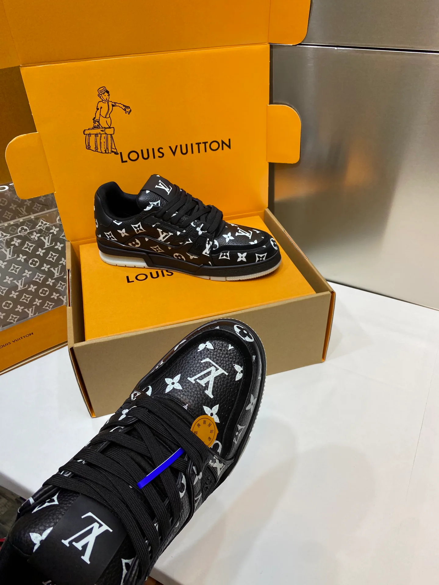 Кроссовки Женские Louis Vuitton 17969035