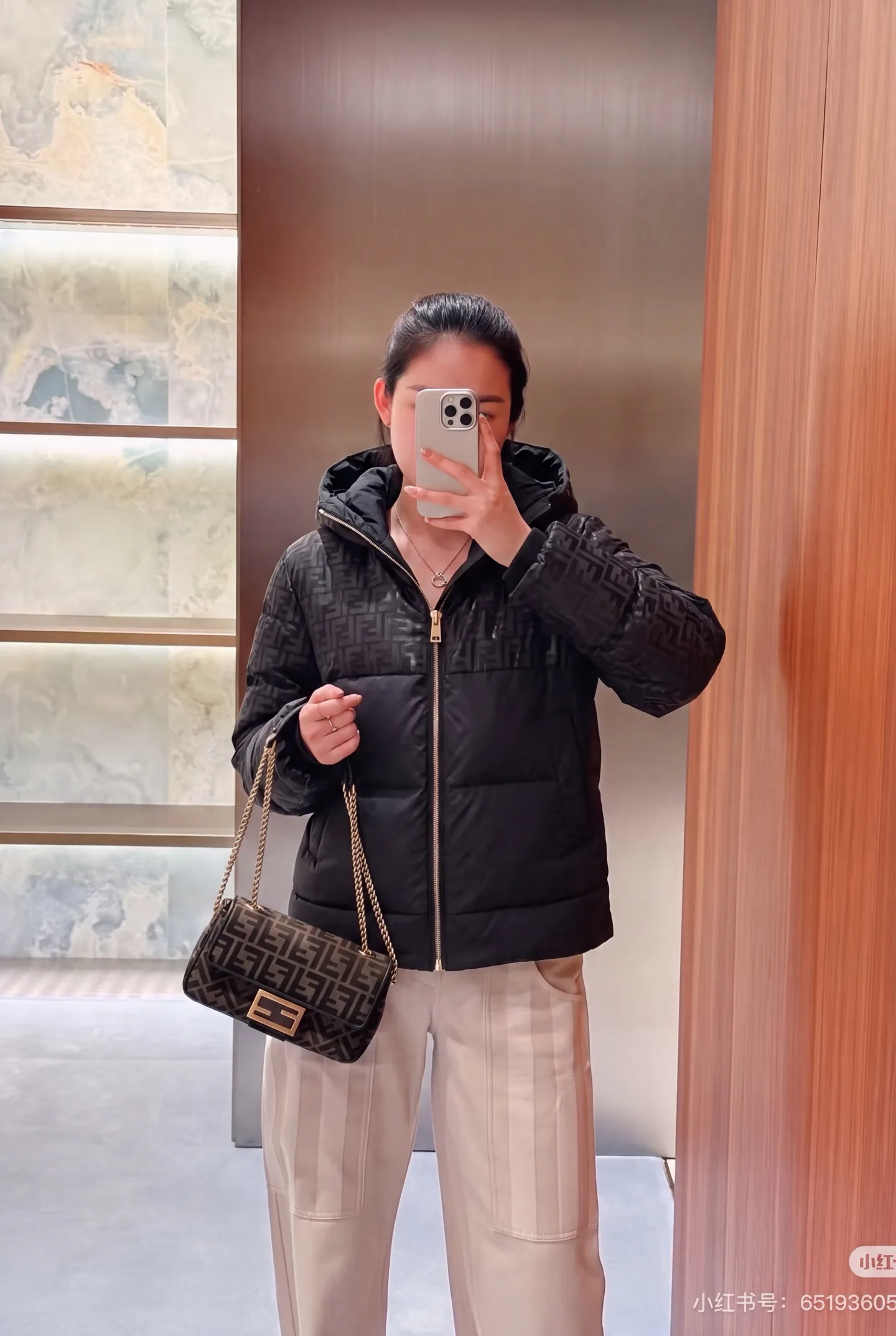 Куртки И Пуховики Женские Fendi 19588935