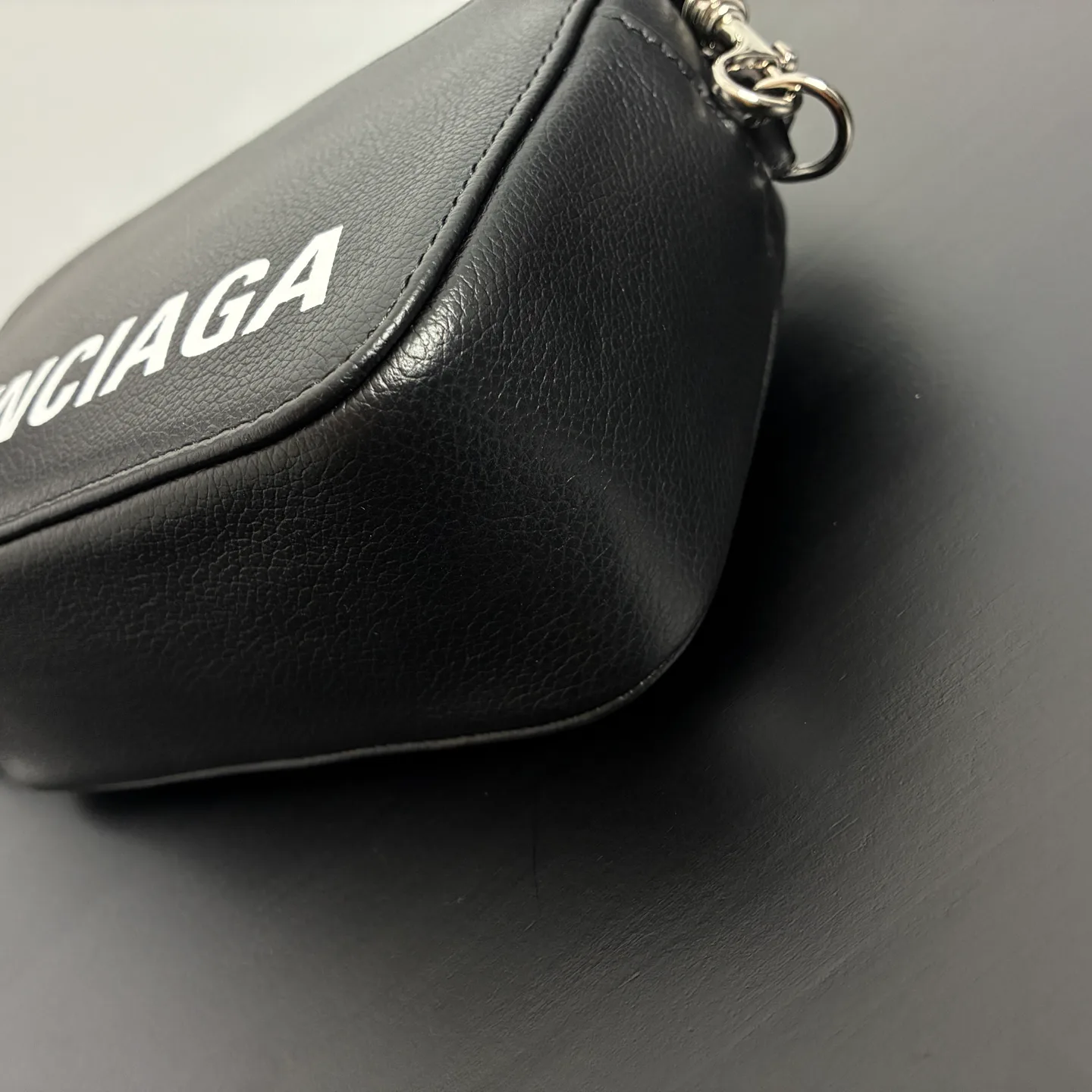 Сумки На Ремне Женские Balenciaga 18136517