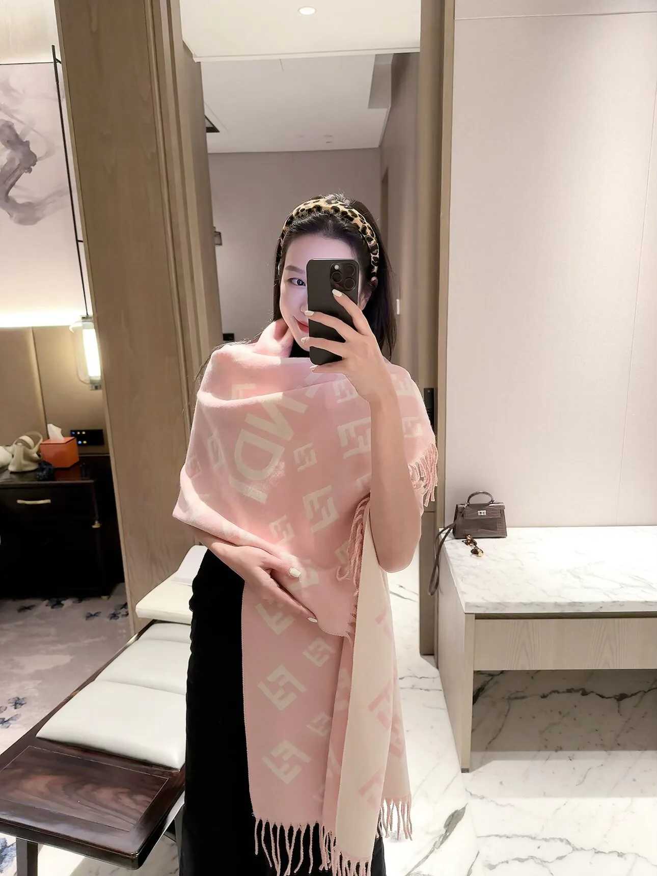 Шарфы Fendi 18322644