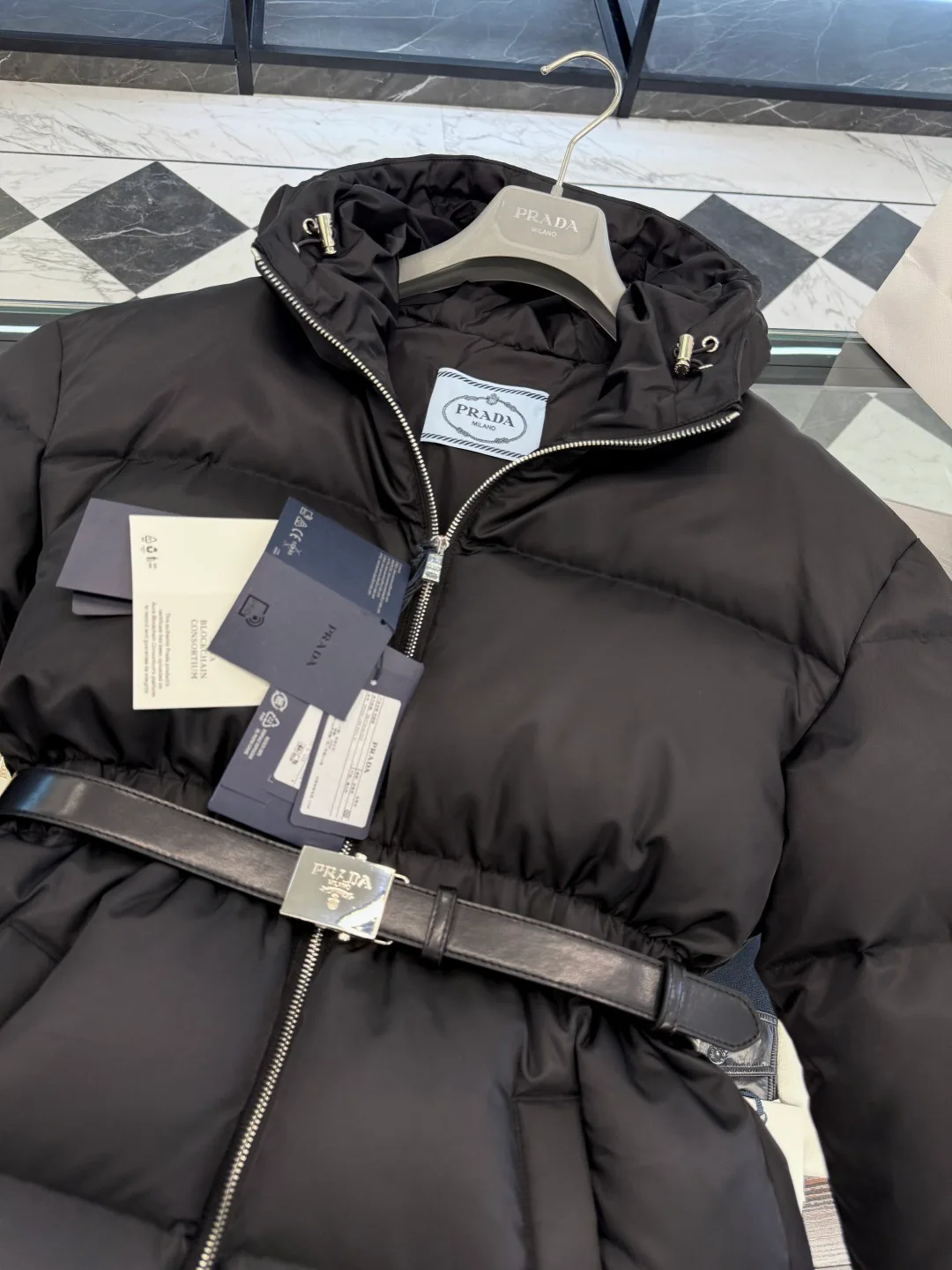 Куртки И Пуховики Женские Prada 17912482