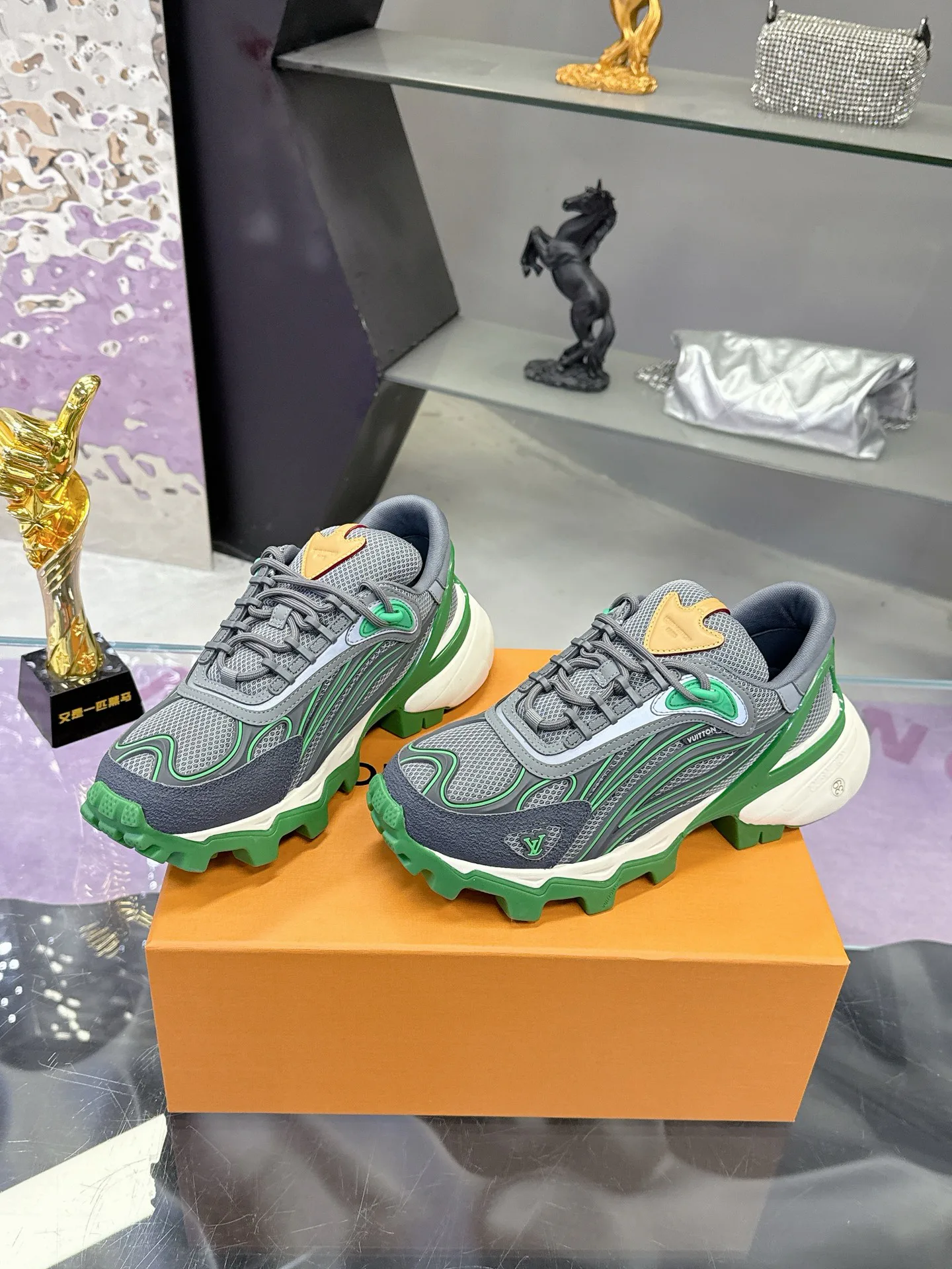 Кроссовки Женские Louis Vuitton 11316735