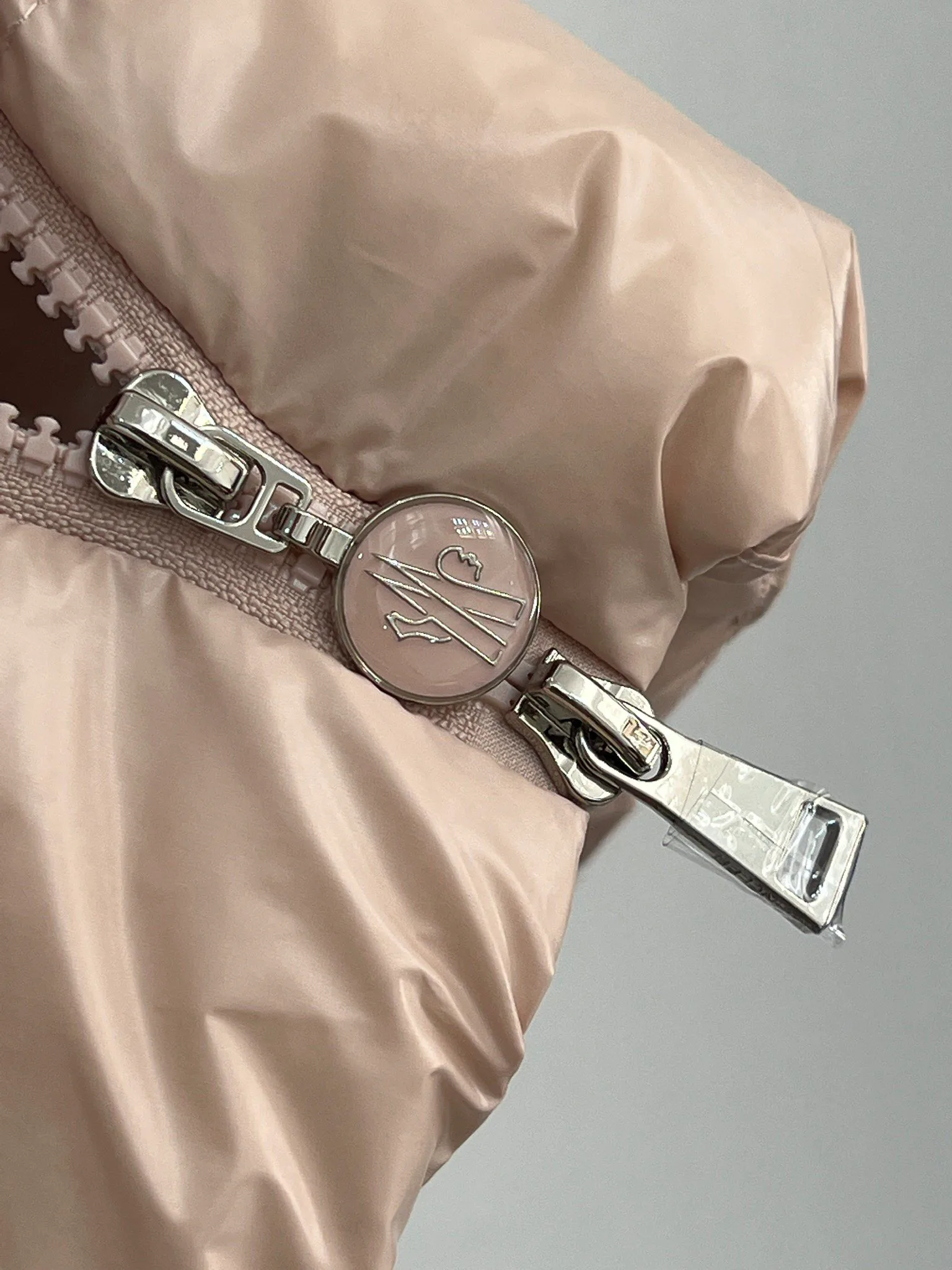 Куртки И Пуховики Женские Moncler 18416275