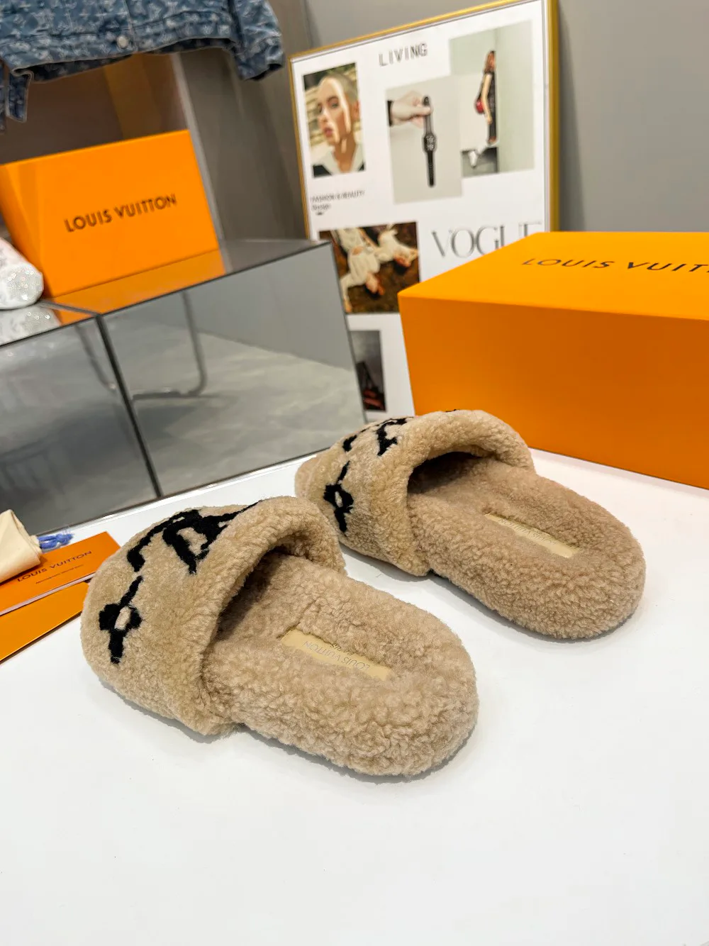 Тапочки Женские Louis Vuitton 18366829