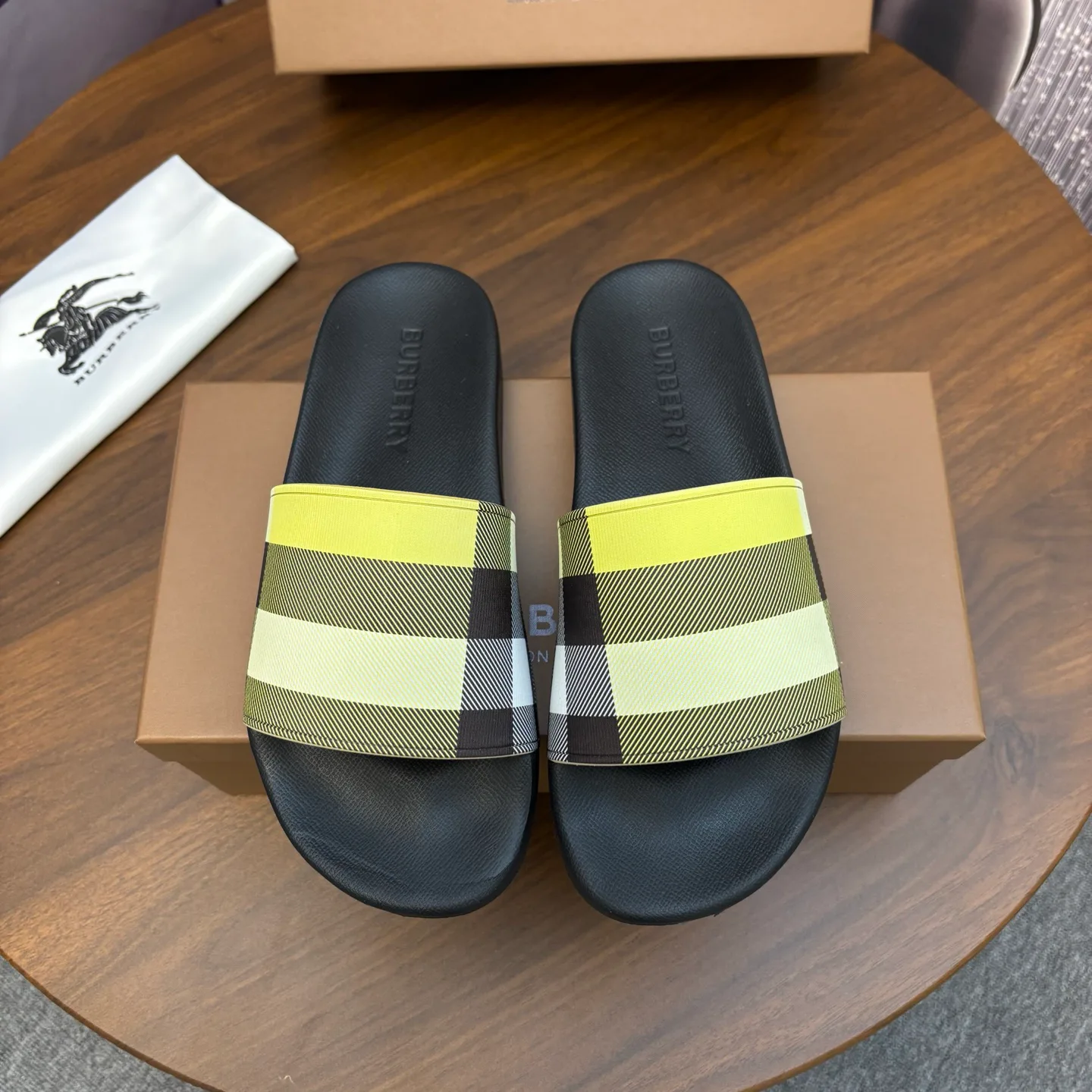 Шлепанцы Женские Burberry 587969