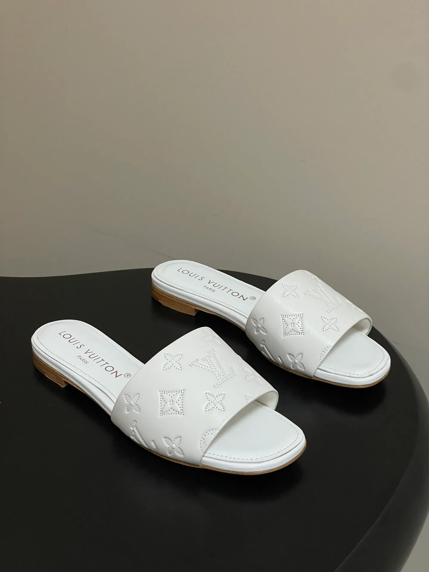 Сандалии Женские Louis Vuitton 11628750