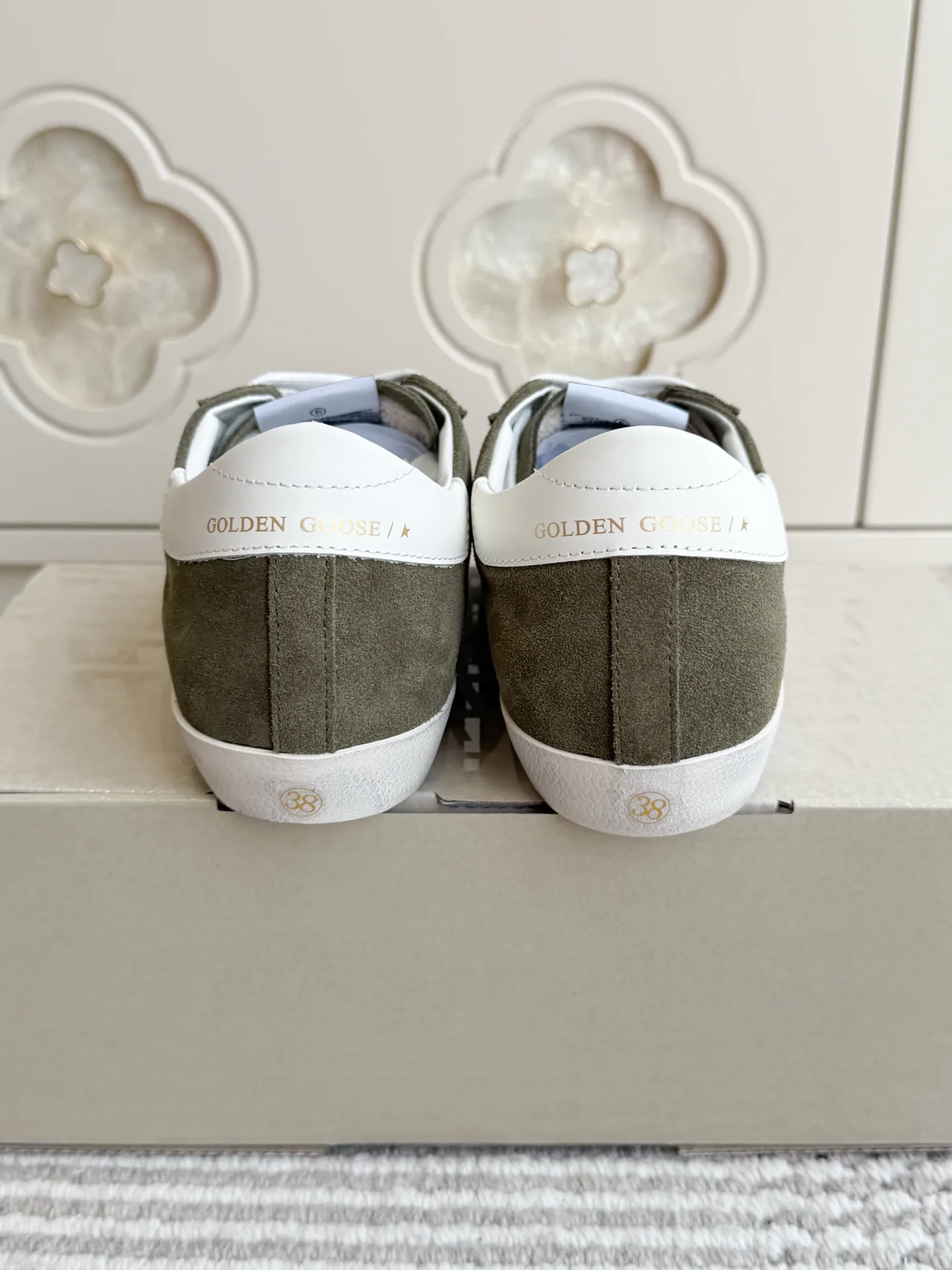 Кроссовки Женские Golden Goose 18360497