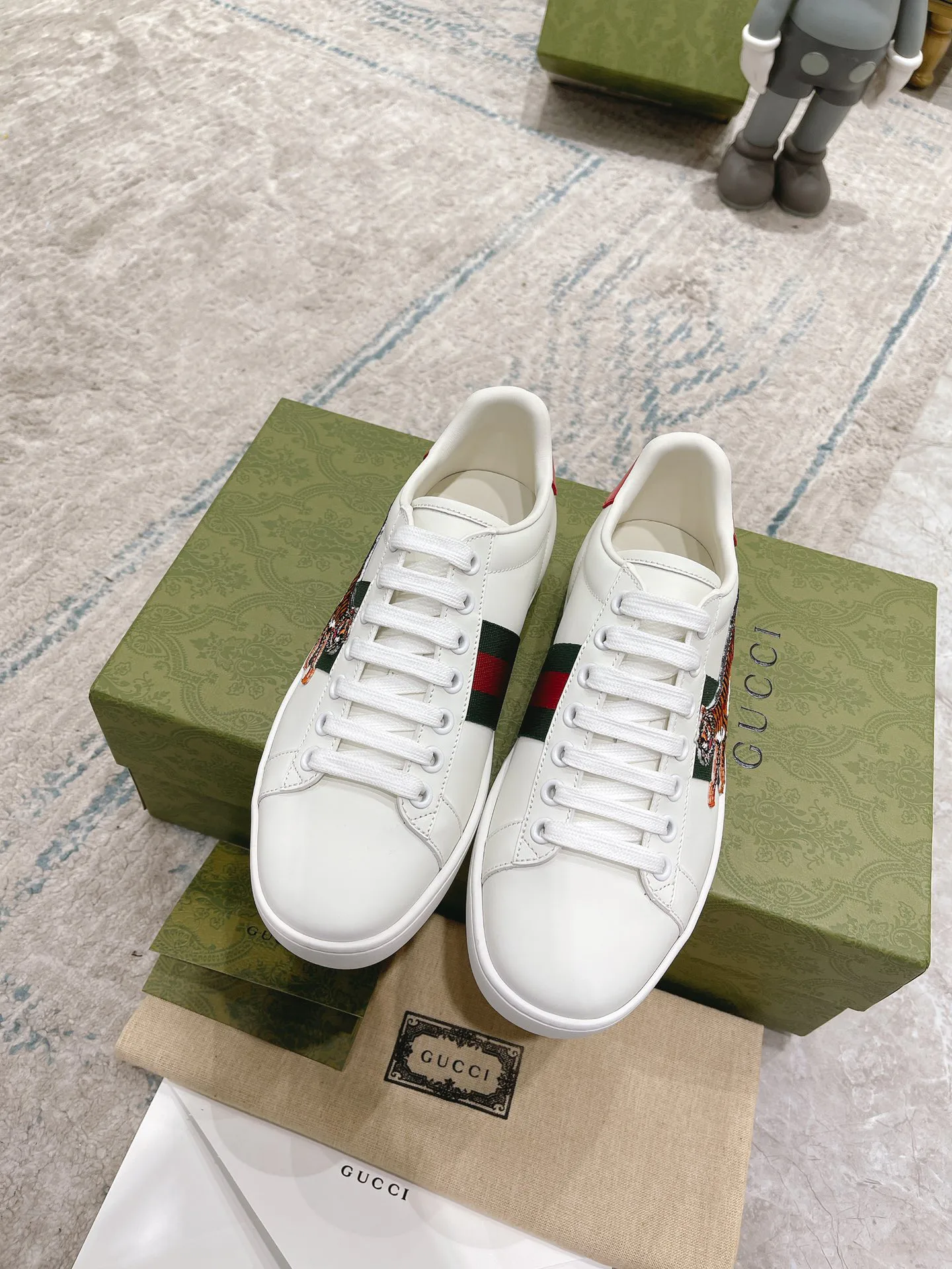 Кроссовки Женские Gucci 17620407