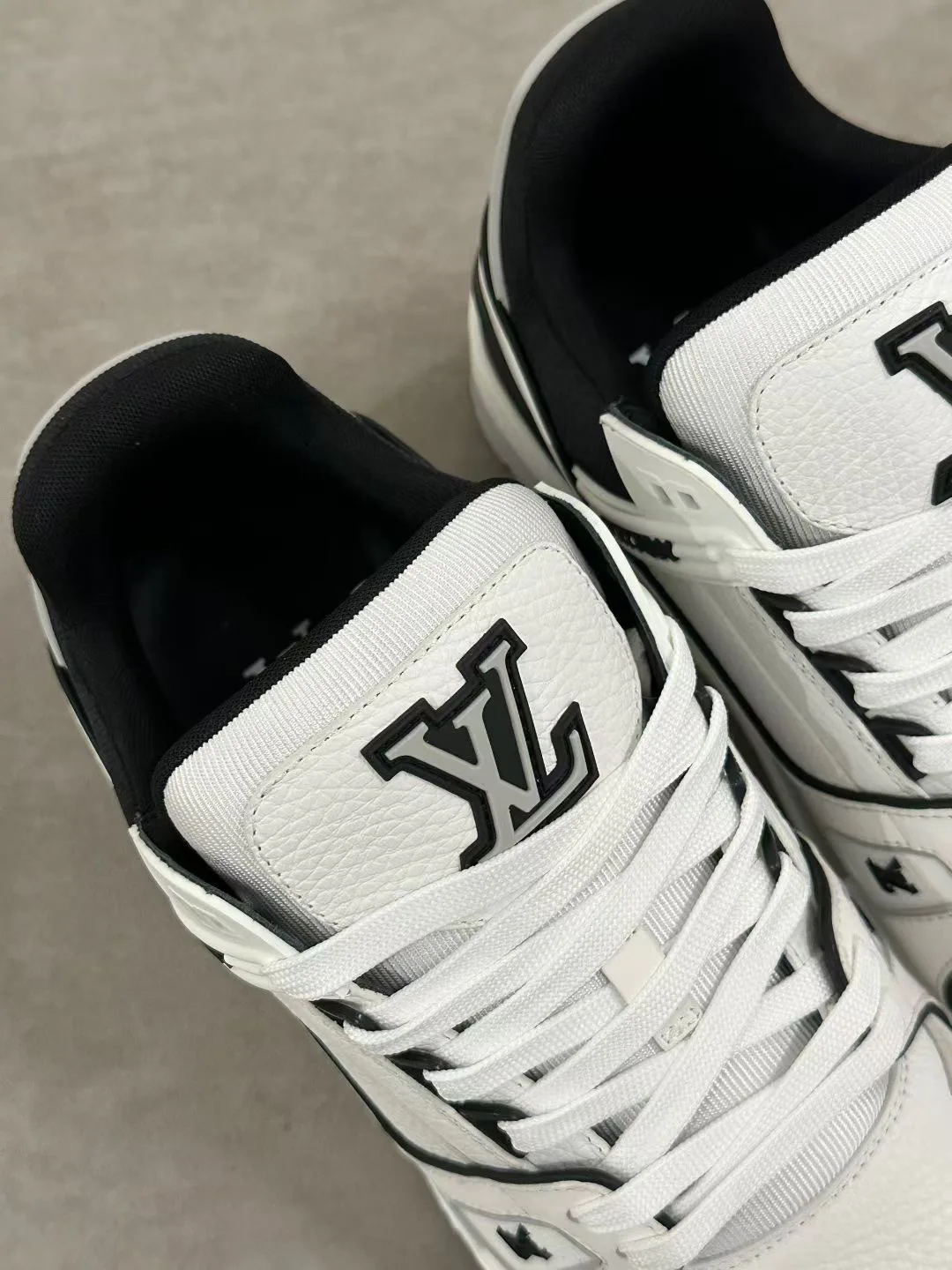 Кроссовки Женские Louis Vuitton 1189216