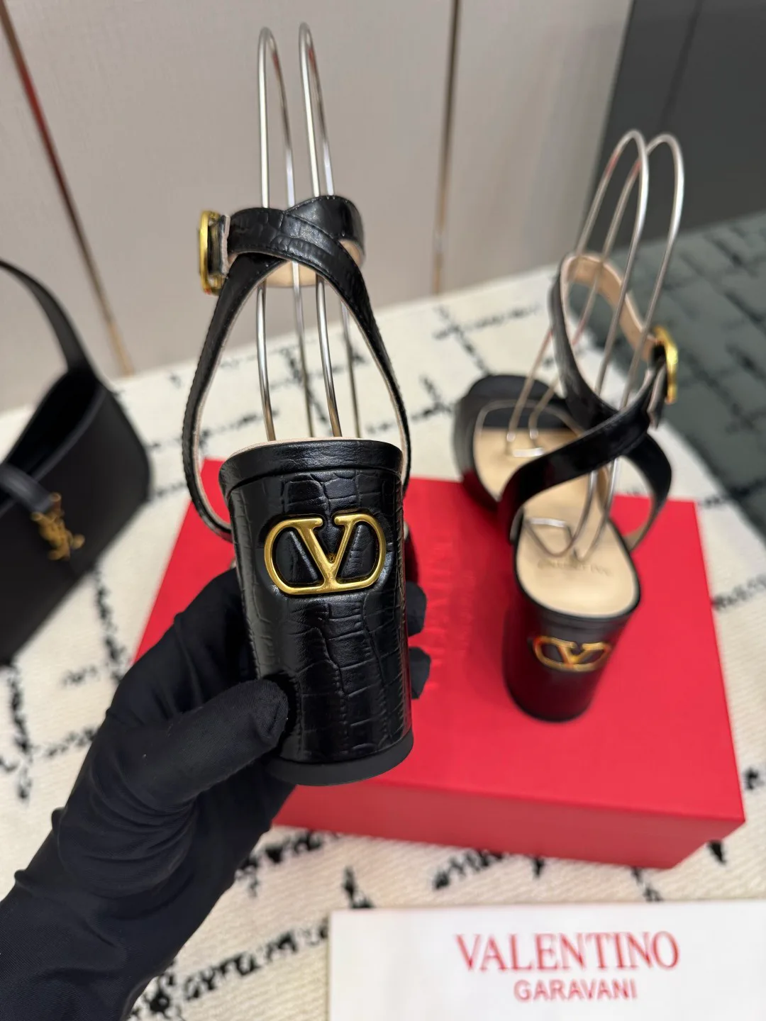 Босоножки Женские Valentino 18048997